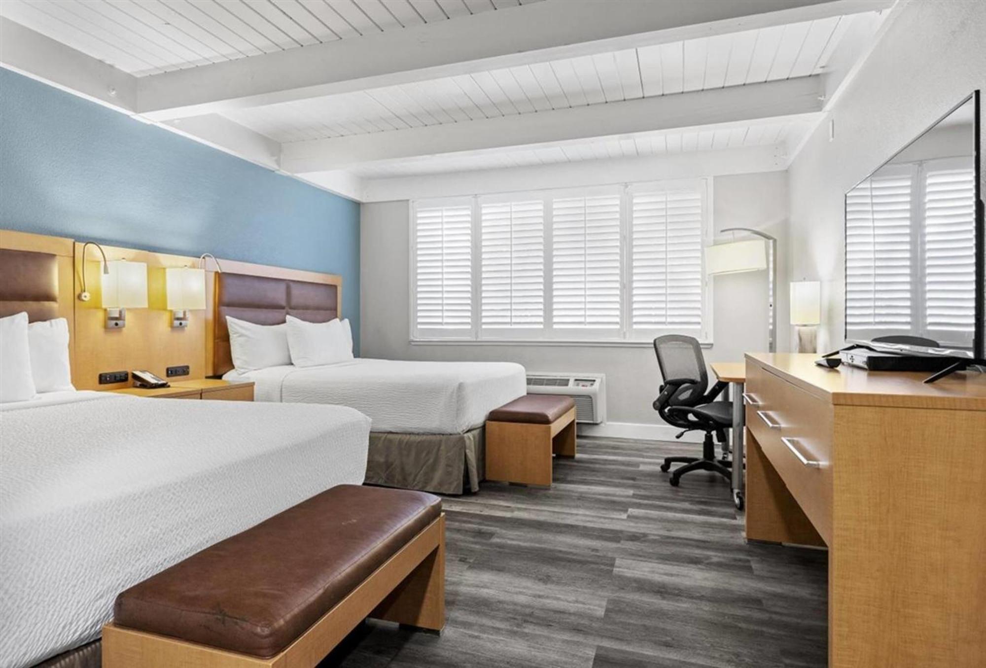Queen Room Two Queen Beds Bath Tub Mobility Accessible or Non-Smoking