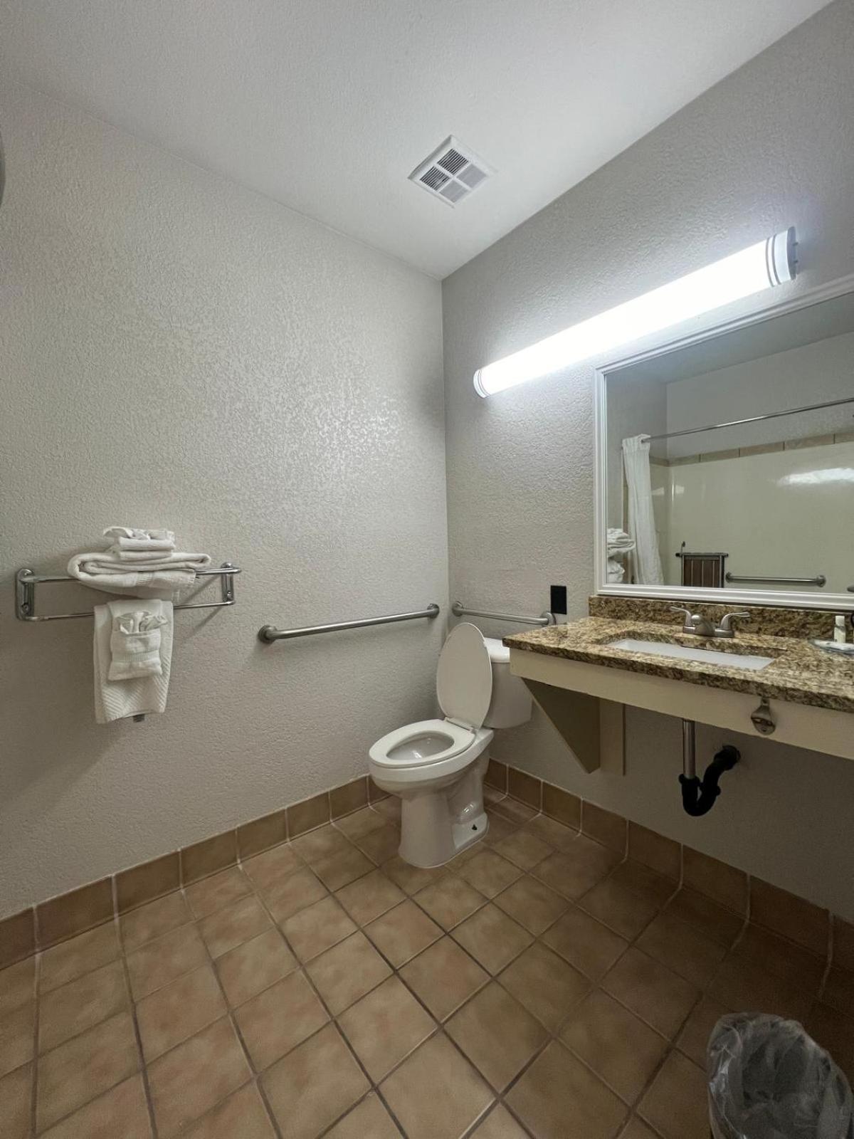 King Room - Disability Access/Non-Smoking