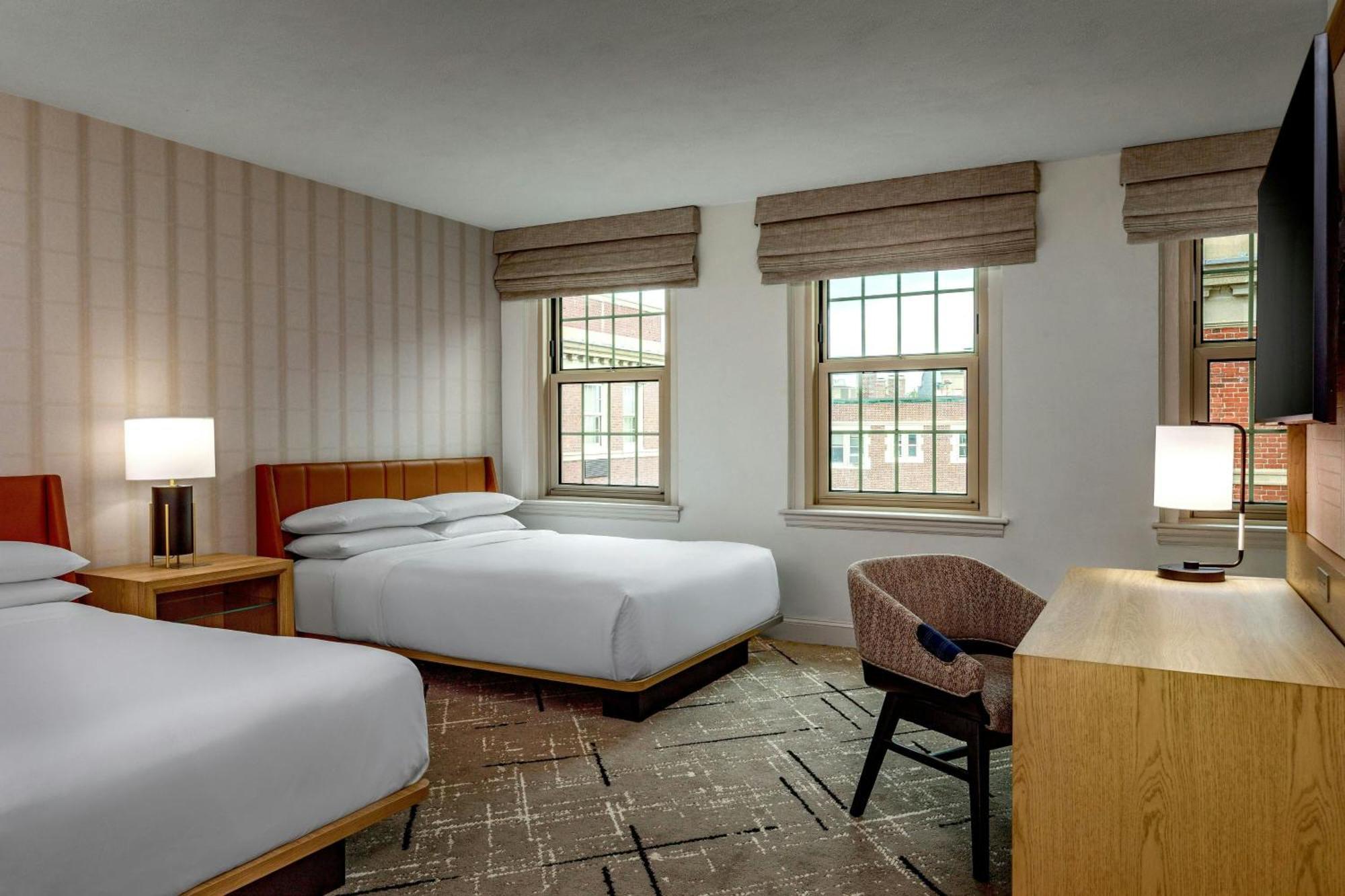Queen Room with Two Queen Beds and Adapted Tub - Mobility Accessible
