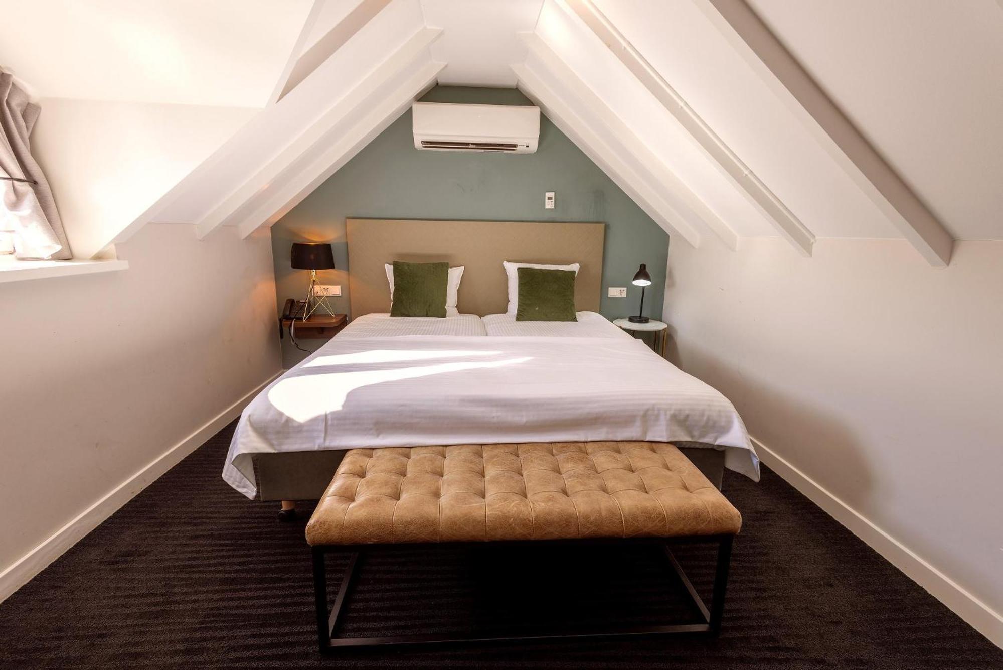 Suite Two Single Beds Sofa Bed