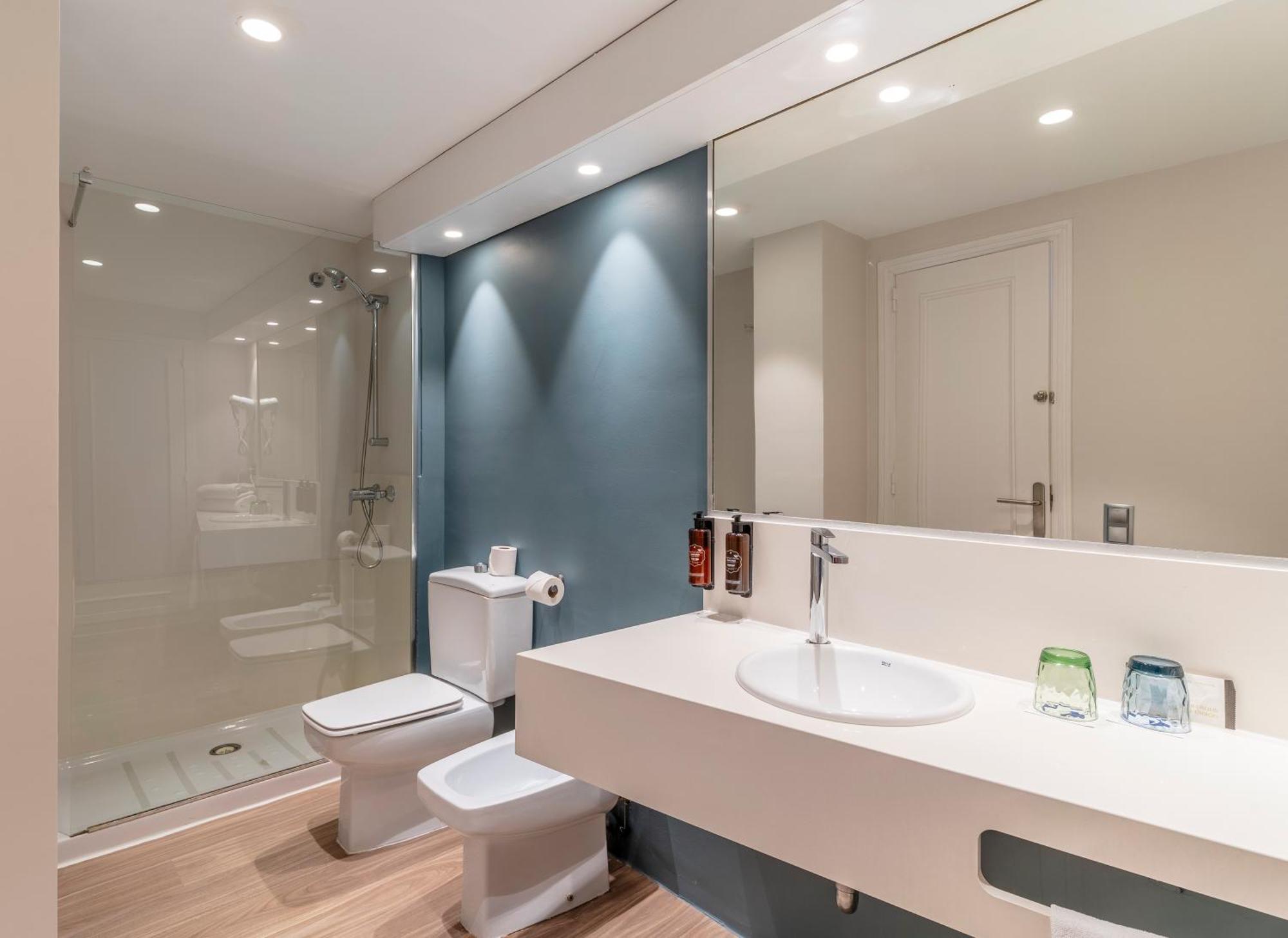 Double or Twin Room Sea View