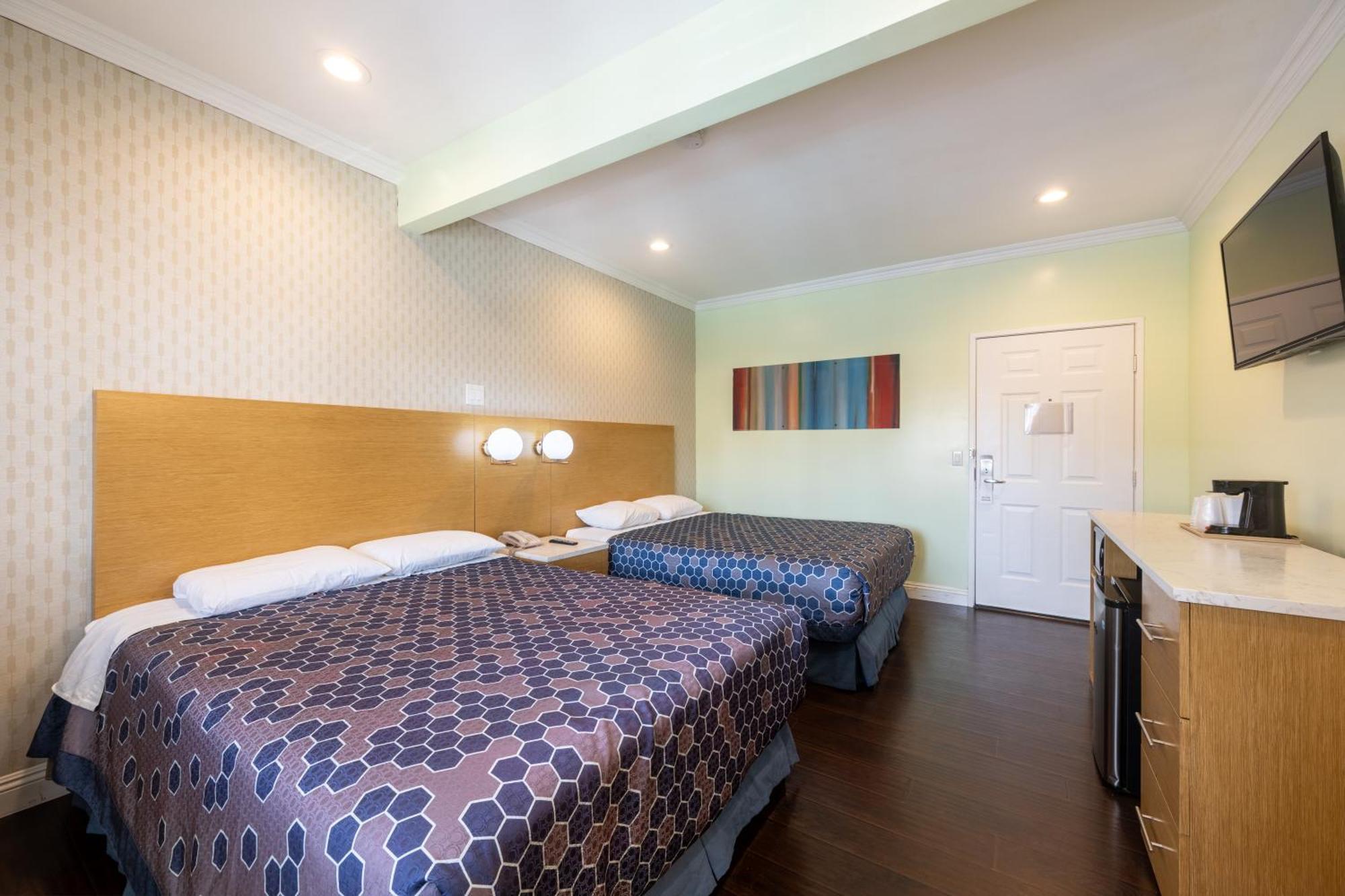 Deluxe Queen Room Two Queen Beds