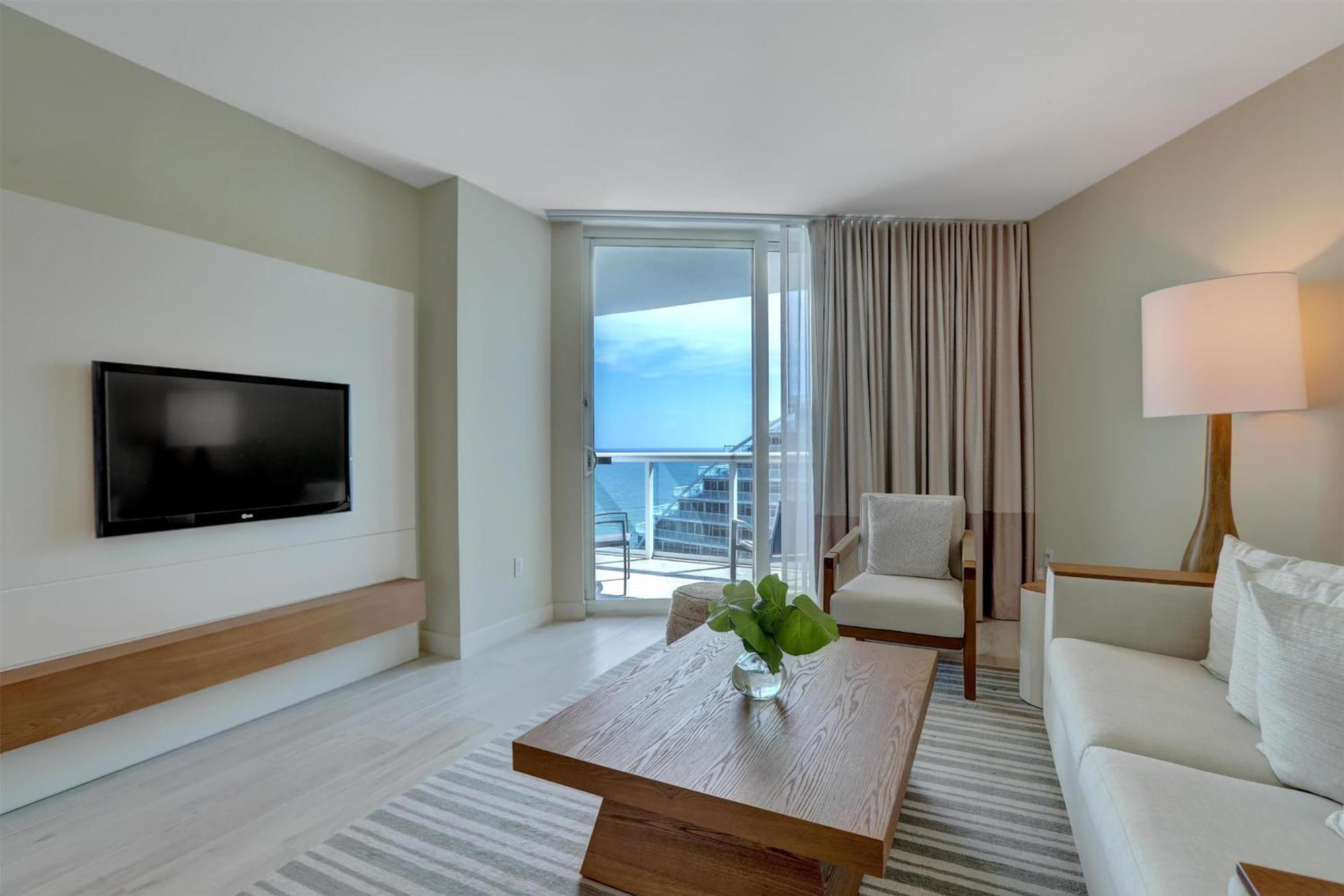 King Suite with View - Hearing Accessible,1276554856:JPEG