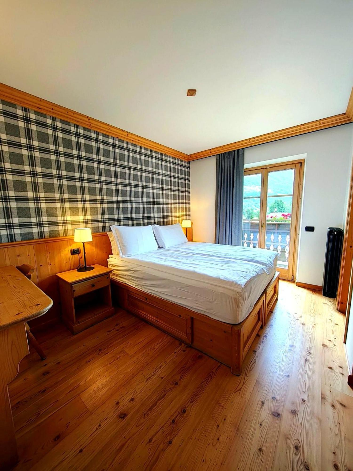 Double or Twin Room Balcony Mountain View