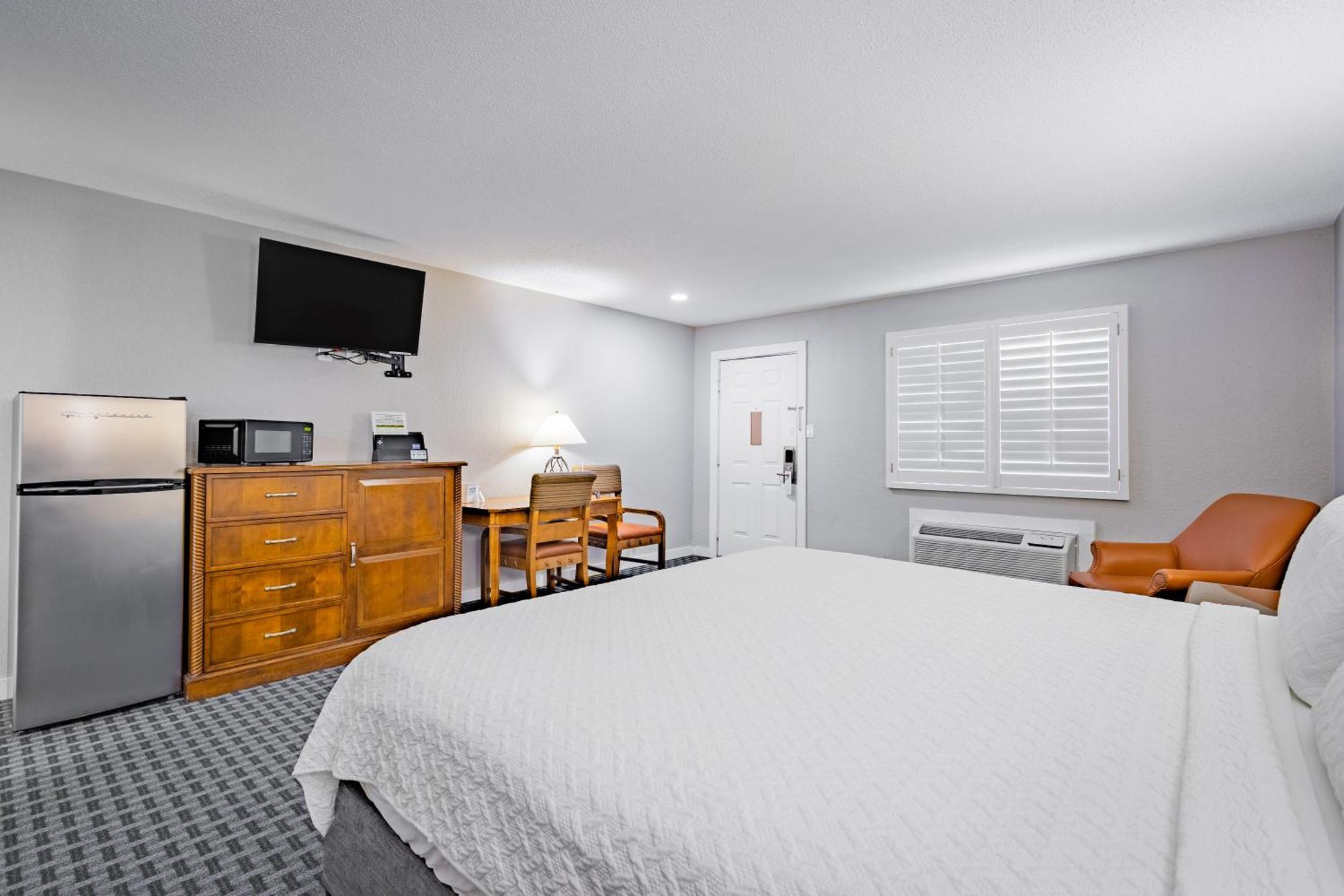 Deluxe King Room