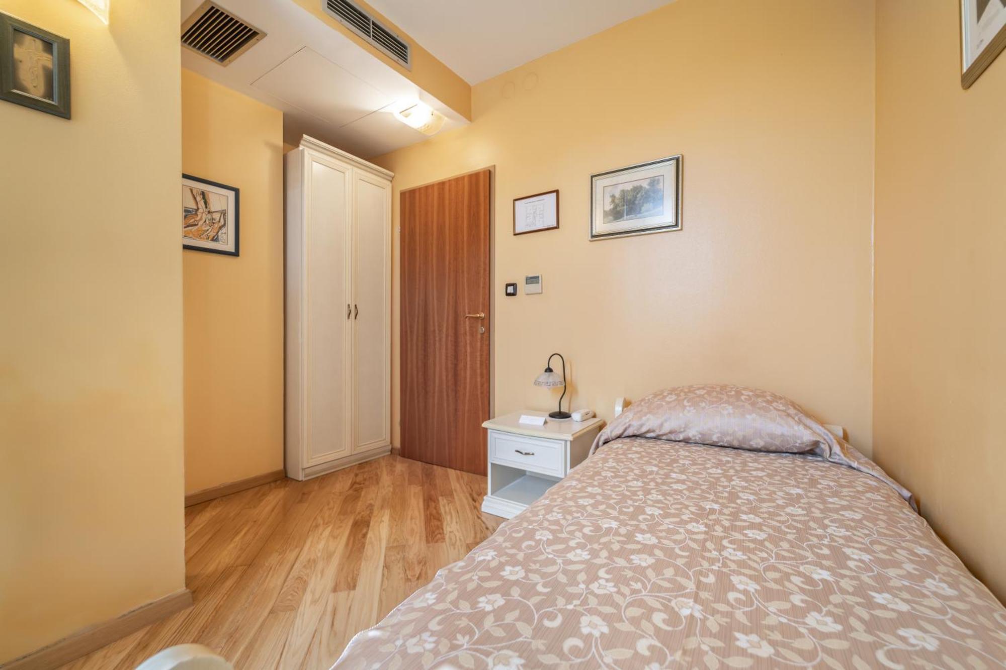 Single Room,1678654345:JPEG