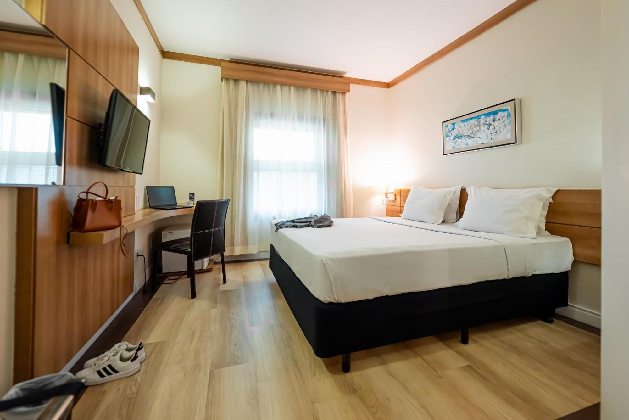 Luxury Double 1 Queen Bed