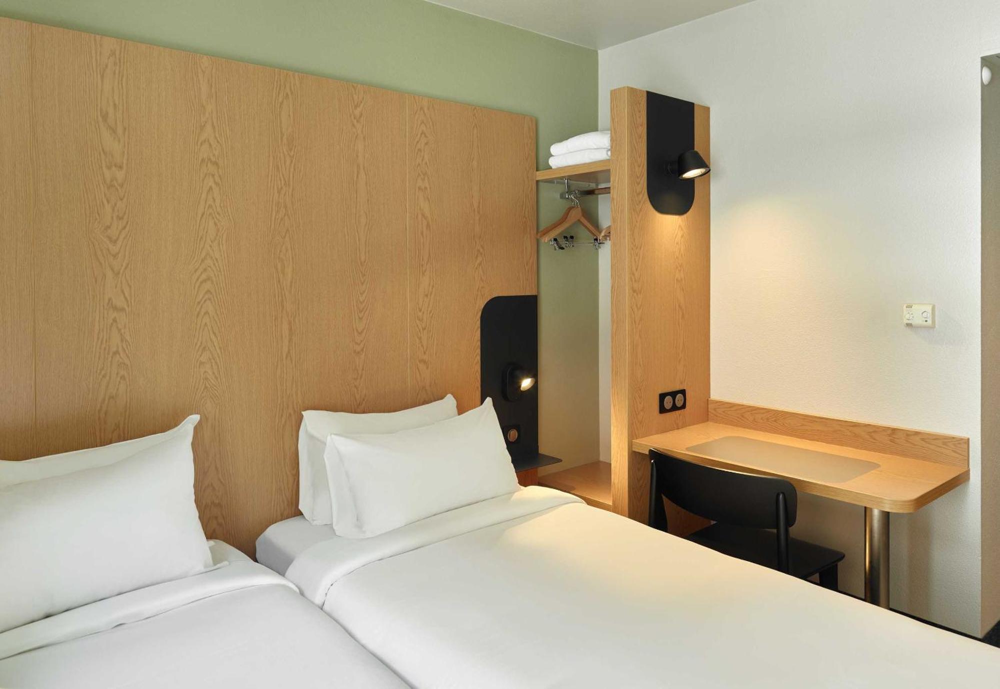Twin Room,1678666947:JPEG