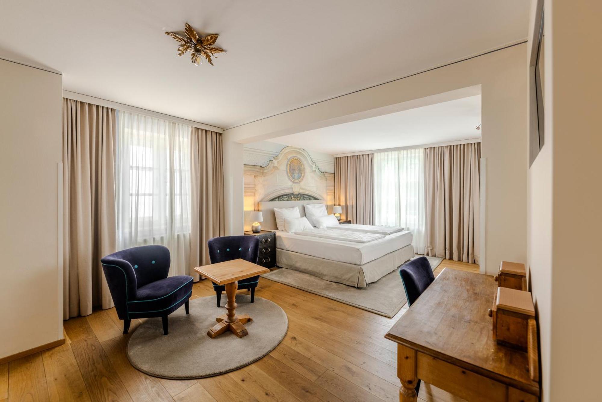 Junior Suite,1679562047:JPEG