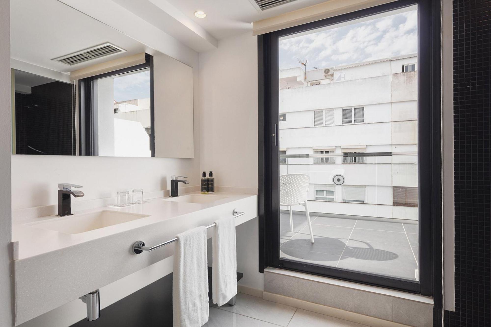 Suite with Terrace,1679563441:JPEG