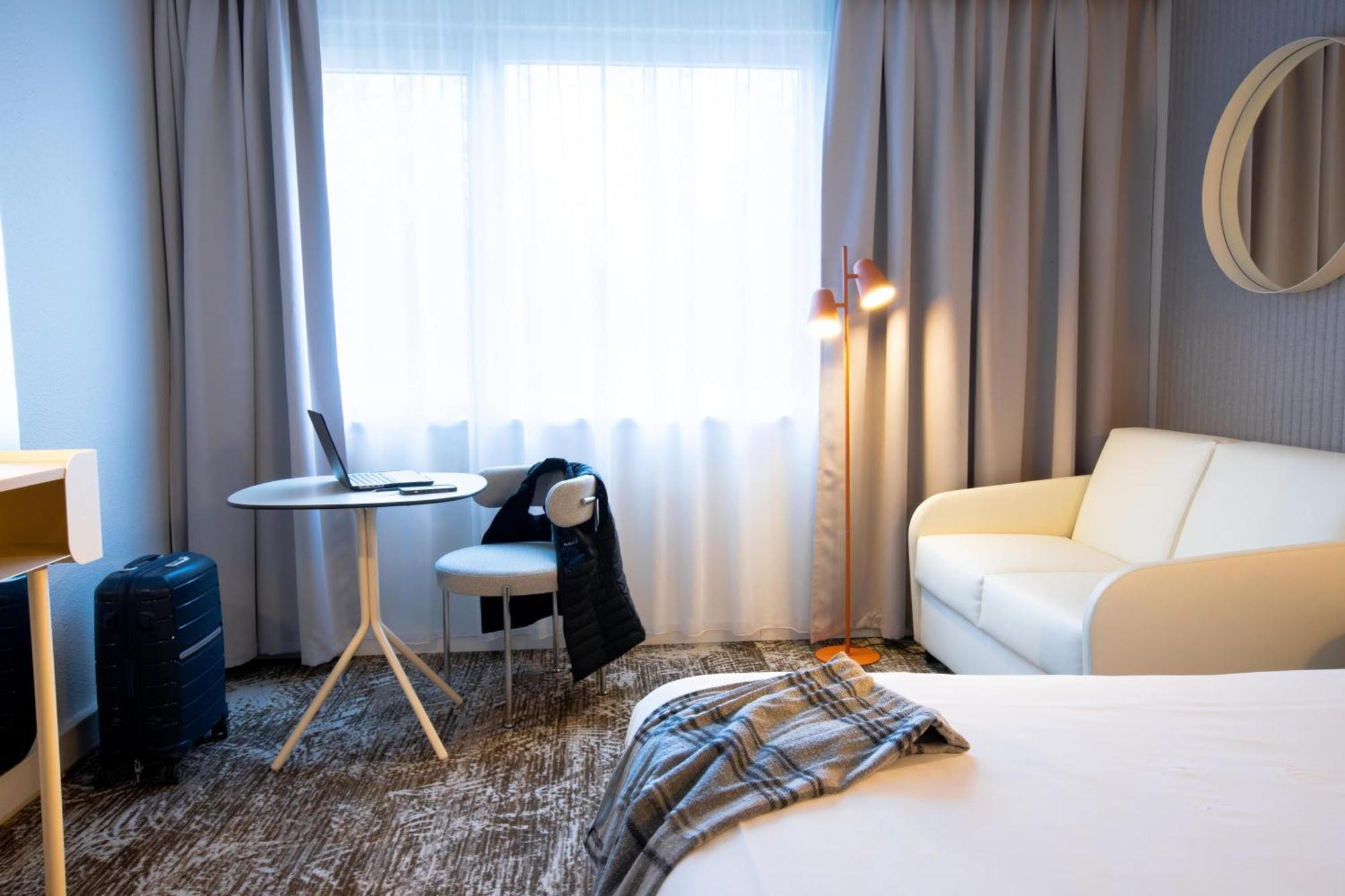 Standard Double Room Sofa,1679564508:JPEG