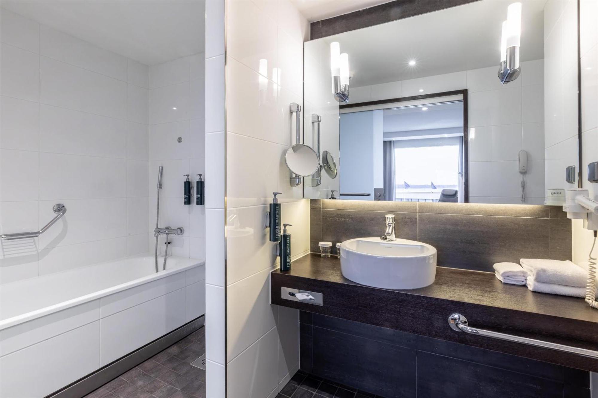 Junior King Suite Partial Sea View