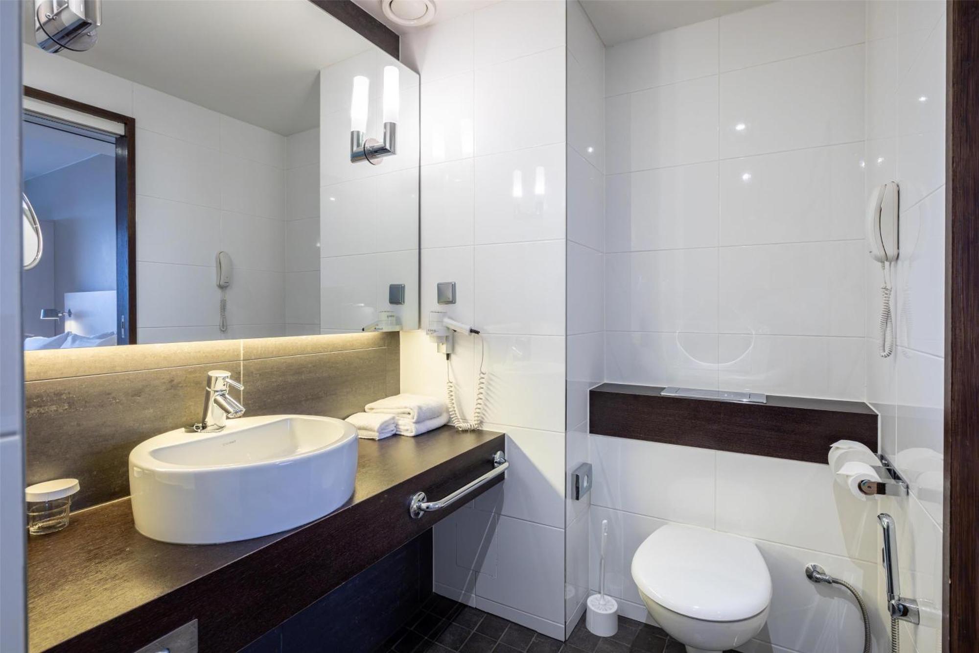 Junior King Suite Partial Sea View