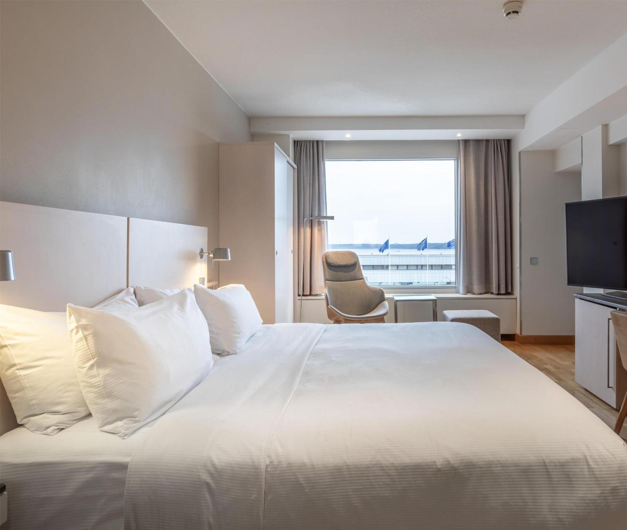 Junior King Suite Partial Sea View