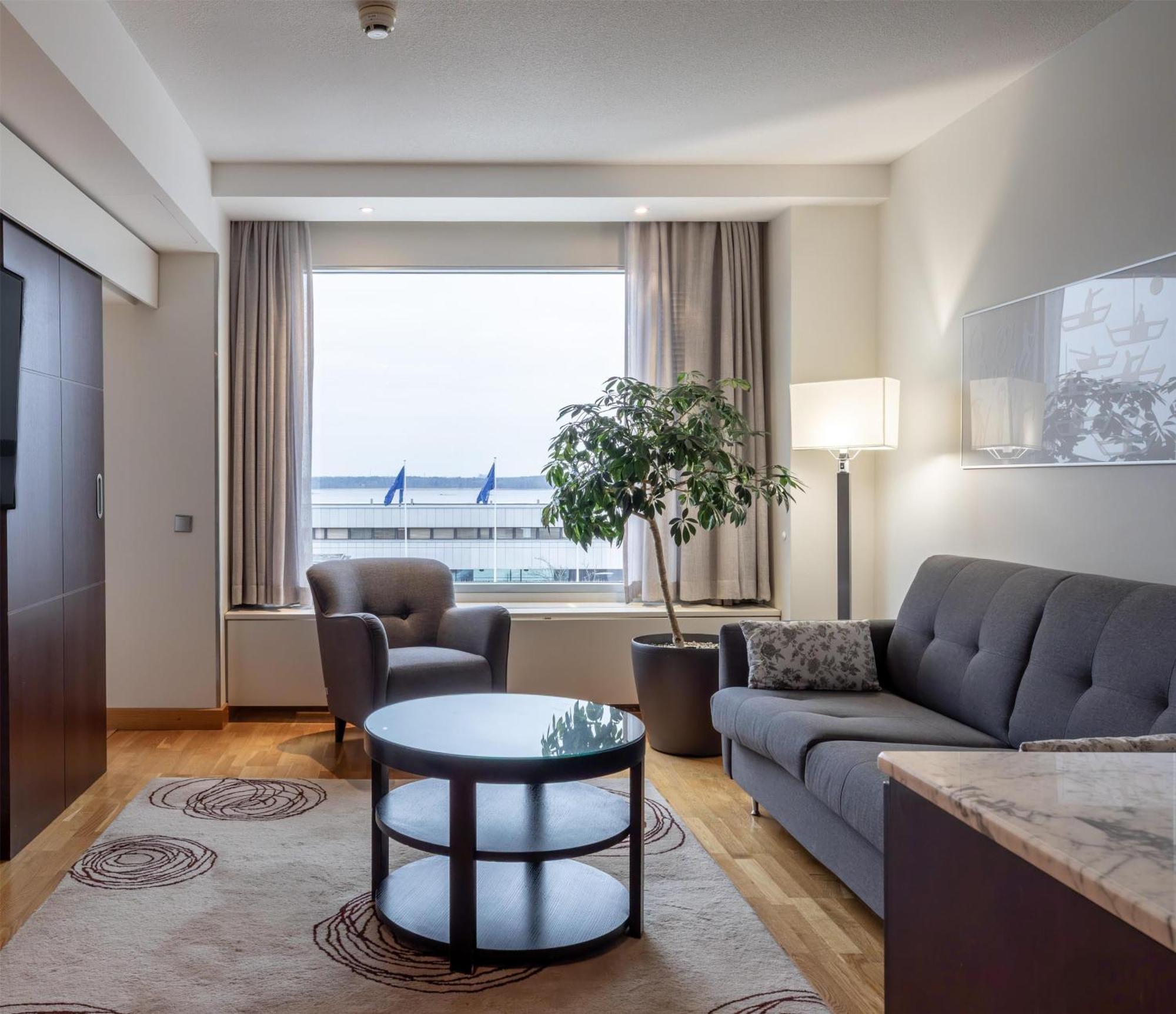 Junior King Suite Partial Sea View