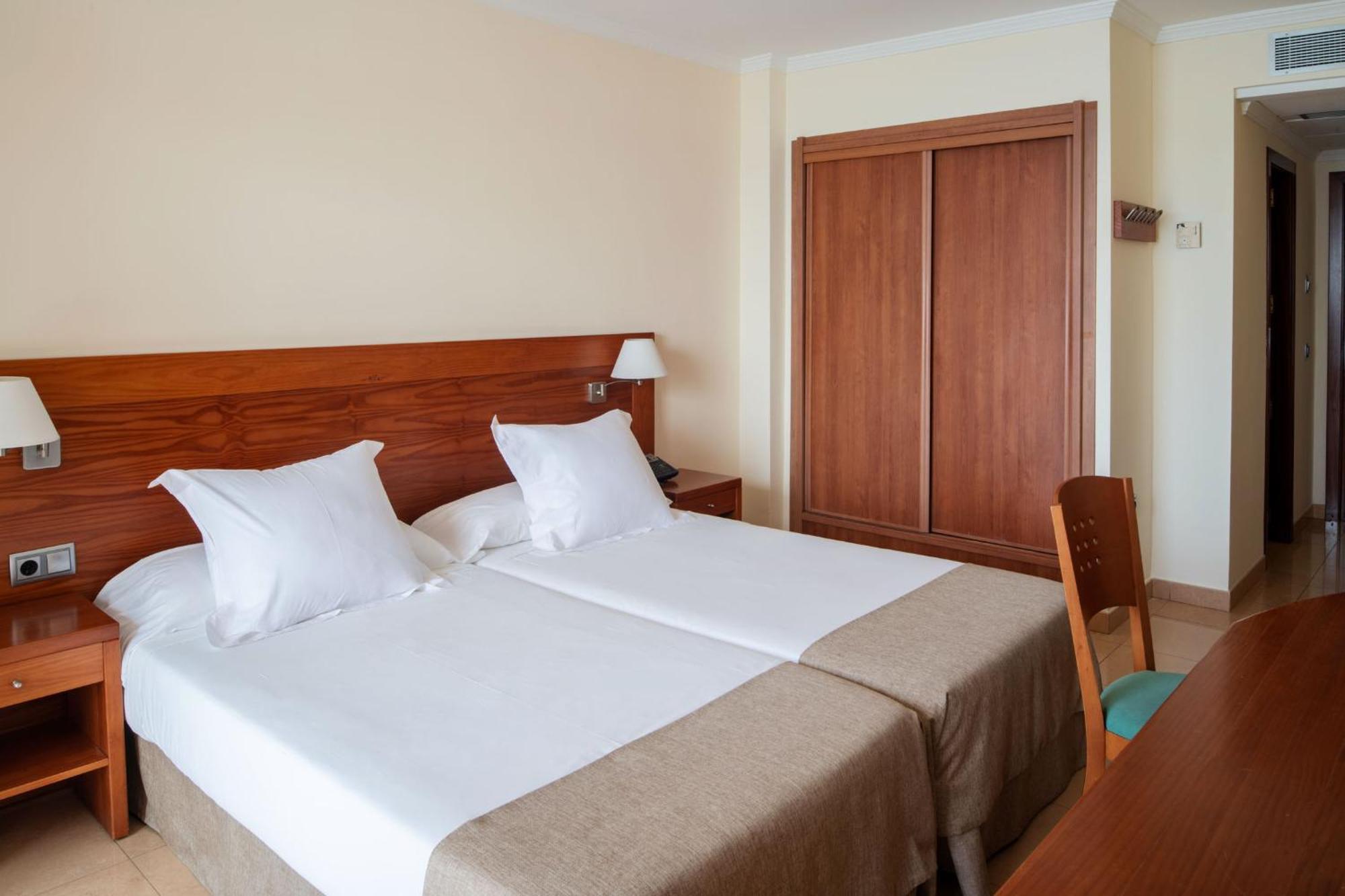 Double or Twin Room Sea View