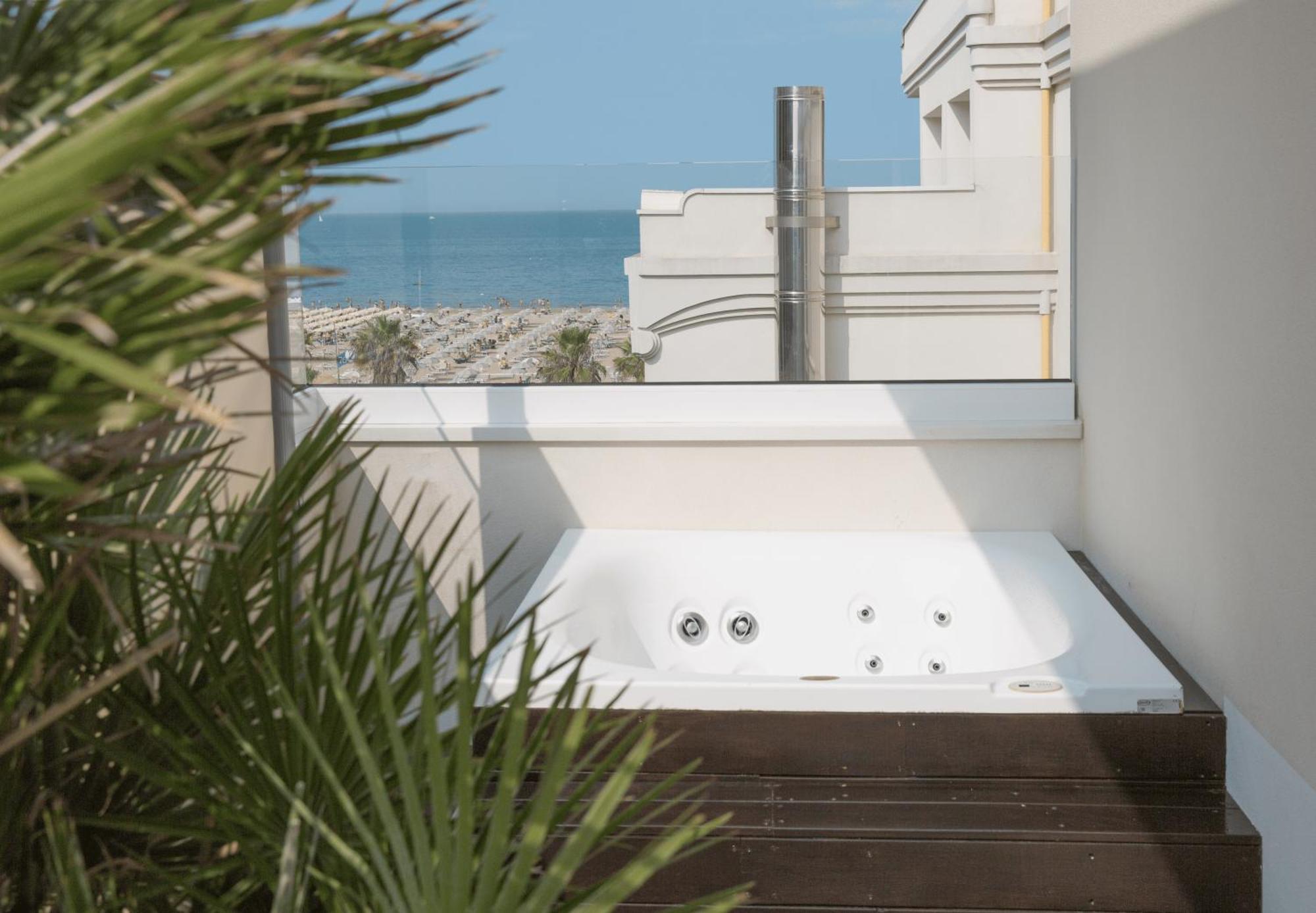Adriatic Room external SPA bathtub