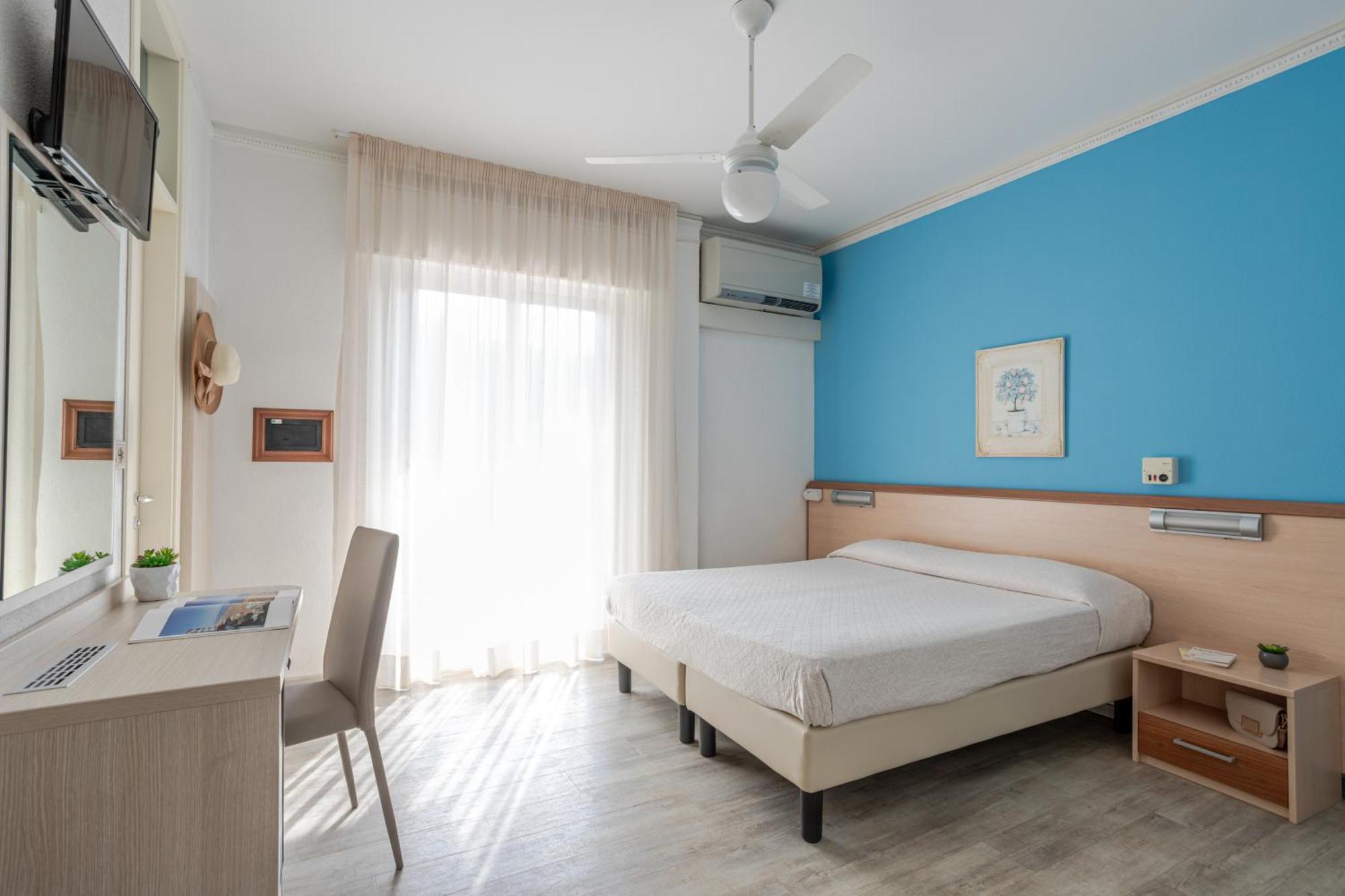 Triple Room Balcony Partial Sea View