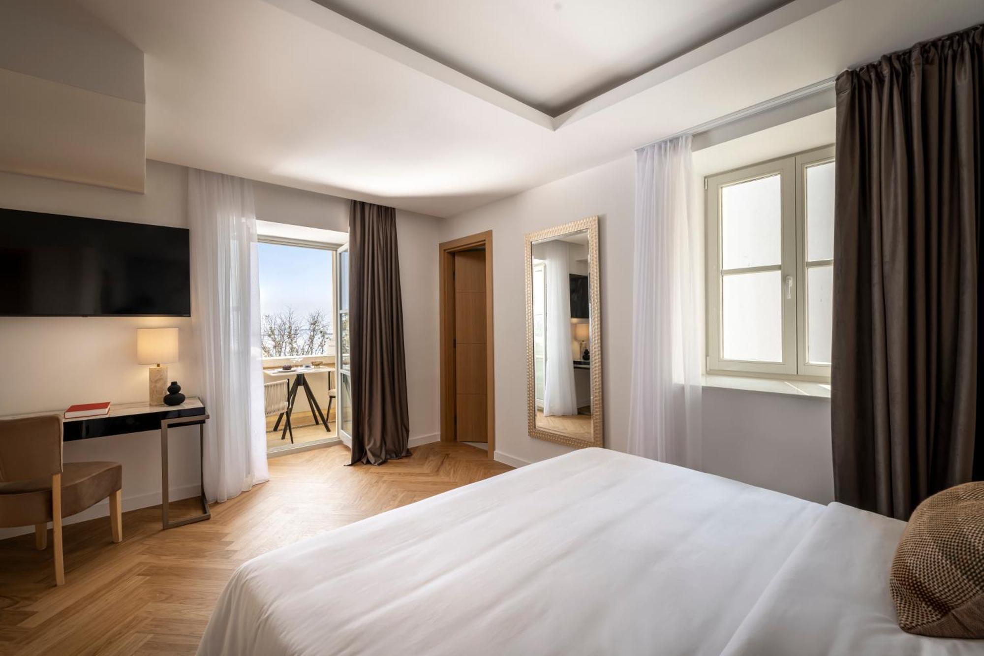 Superior Double Room Balcony Sea View