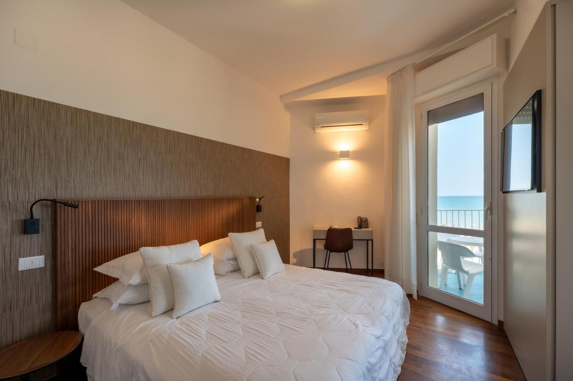 Junior Suite Sea View,1679579754:JPEG