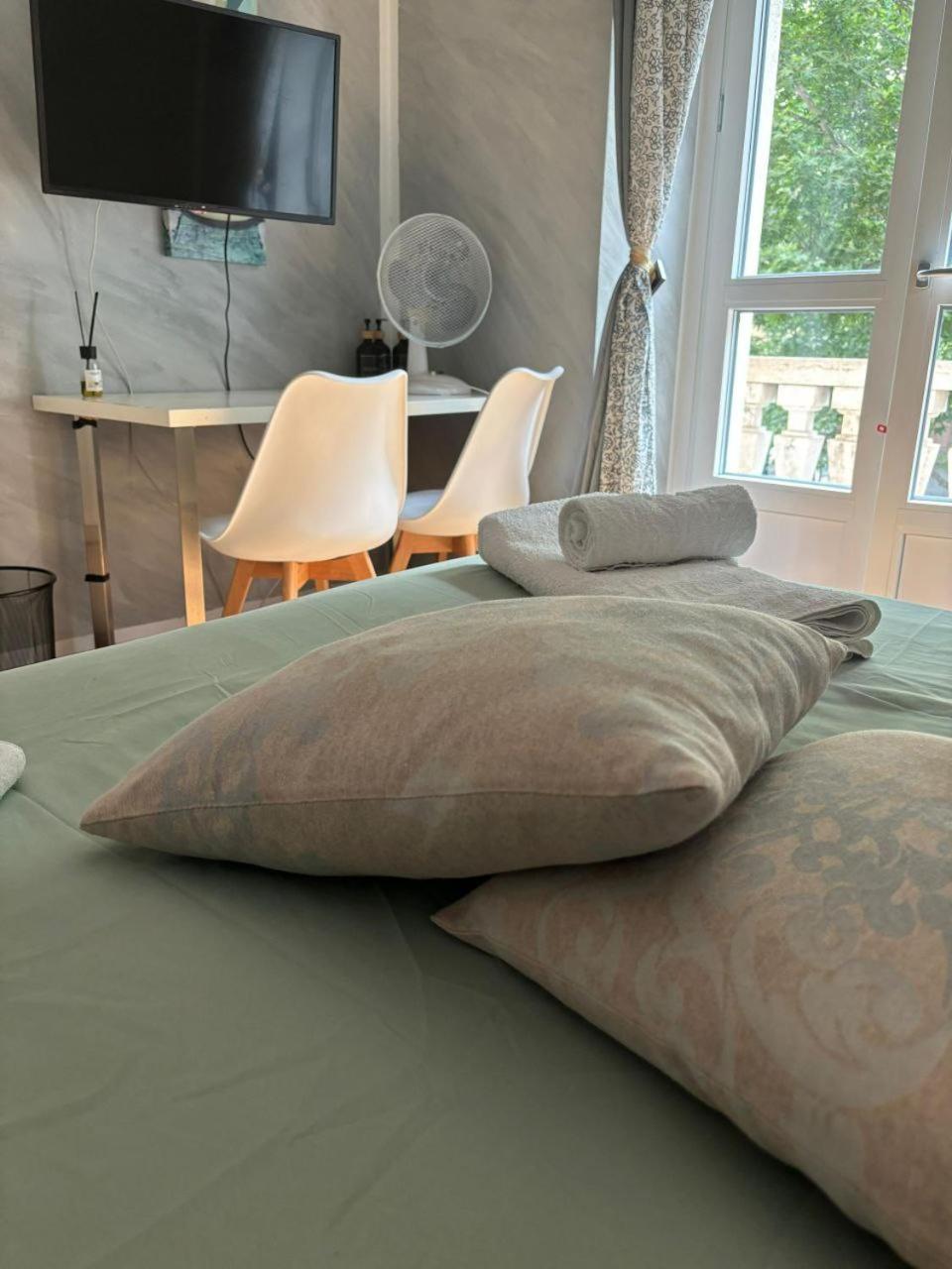 Double Room,1679584105:JPEG