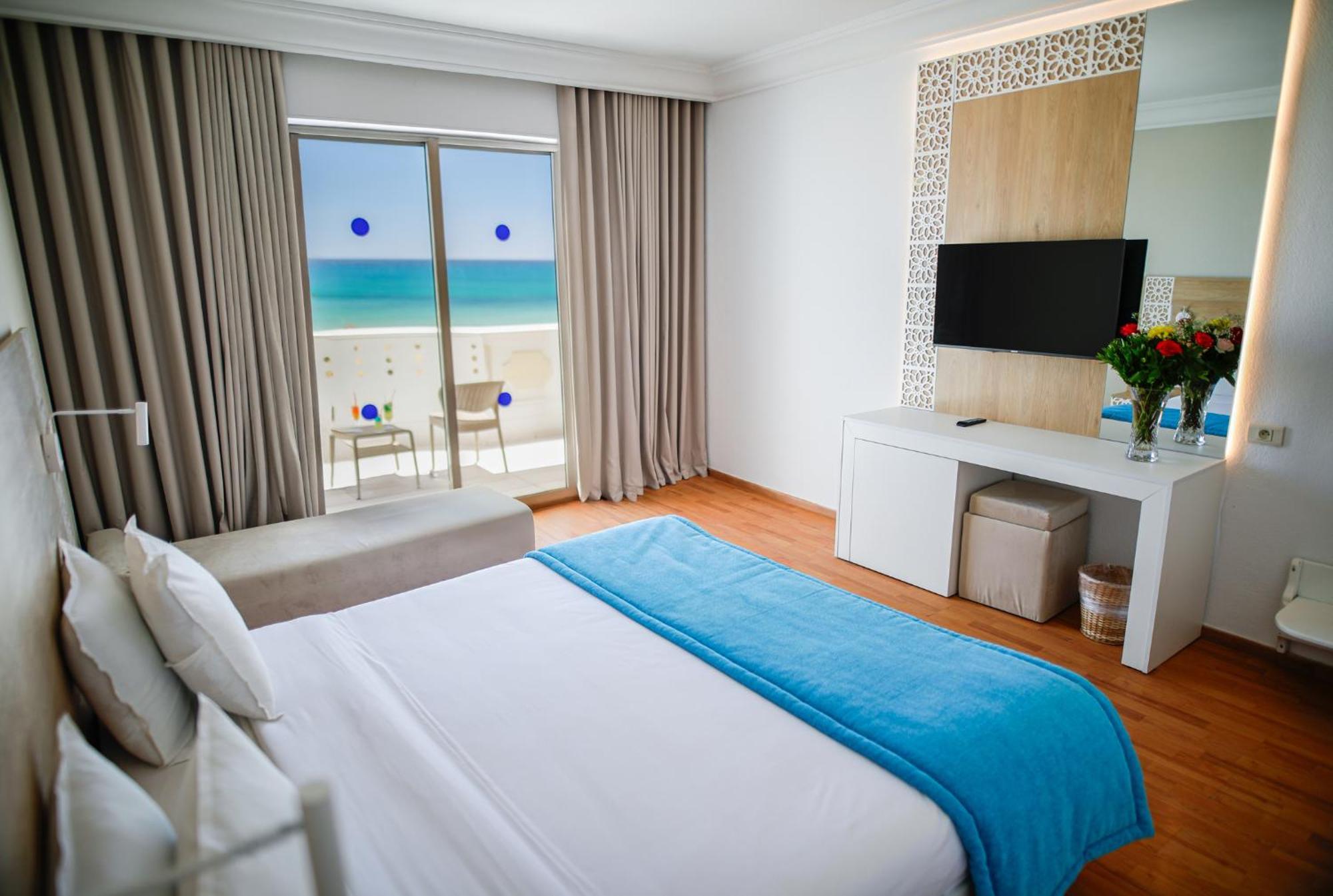 Double or Twin Room Sea View