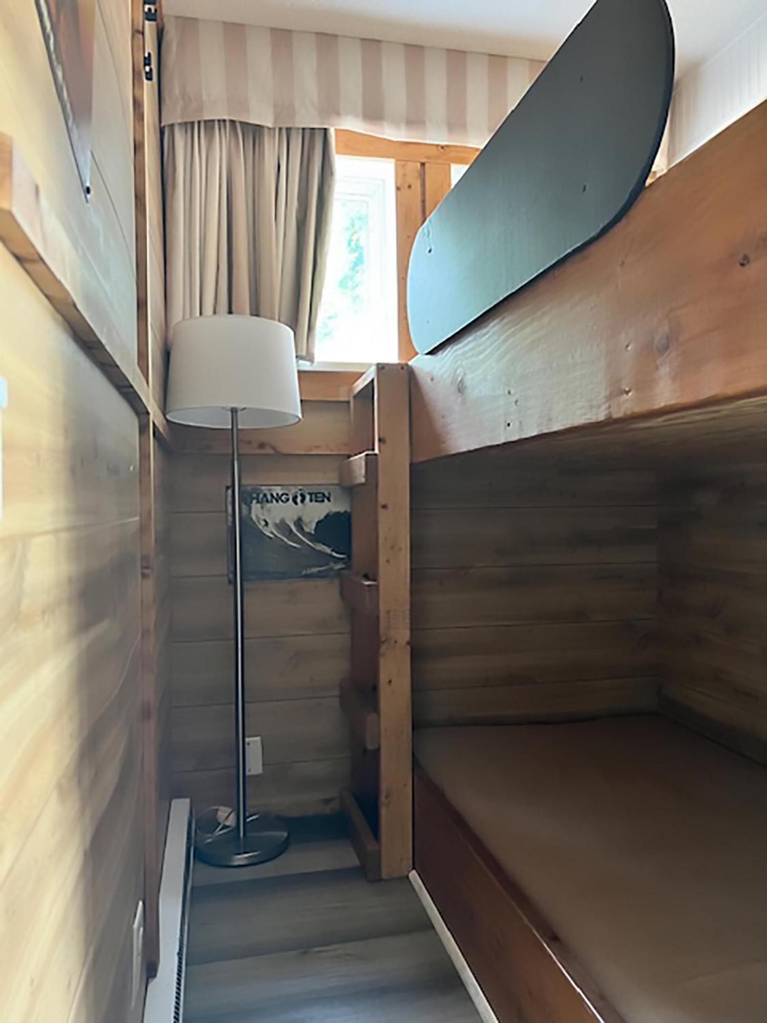 One-Bedroom Apartment with One Queen Bed and Bunk Beds- Non-Smoking