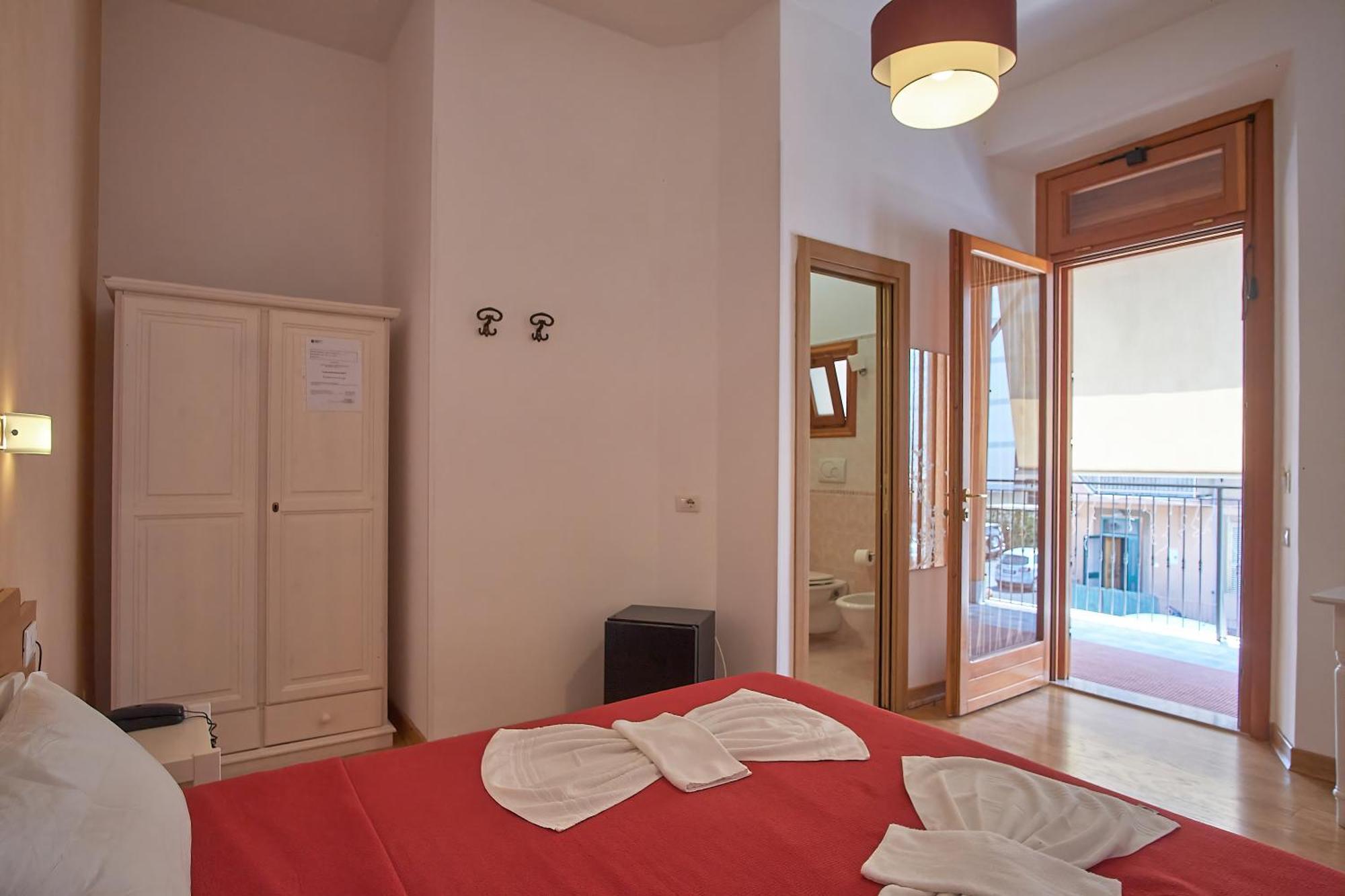 Deluxe Double Room Private Bathroom
