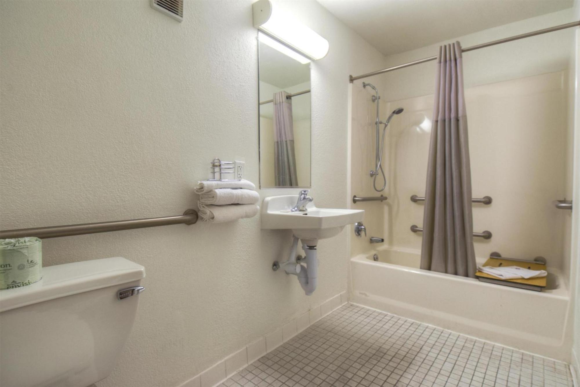 Quadruple Room Disability Access Non-Smoking,1679592971:JPEG