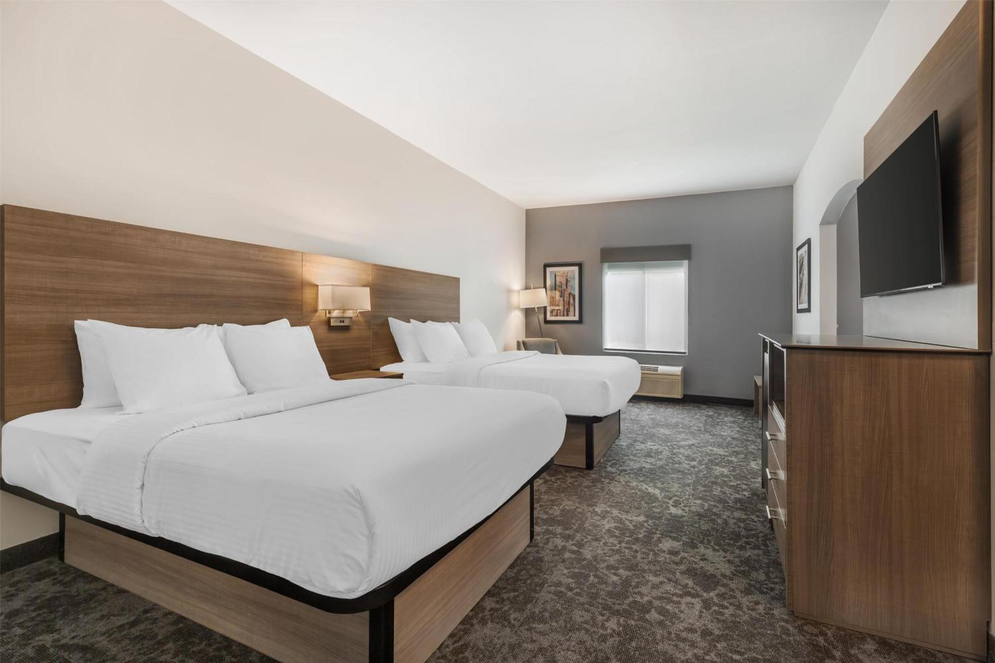 Queen Suite Two Queen Beds Roll Shower Sofa Bed Disability Access or Non-Smoking,1679601352:JPEG