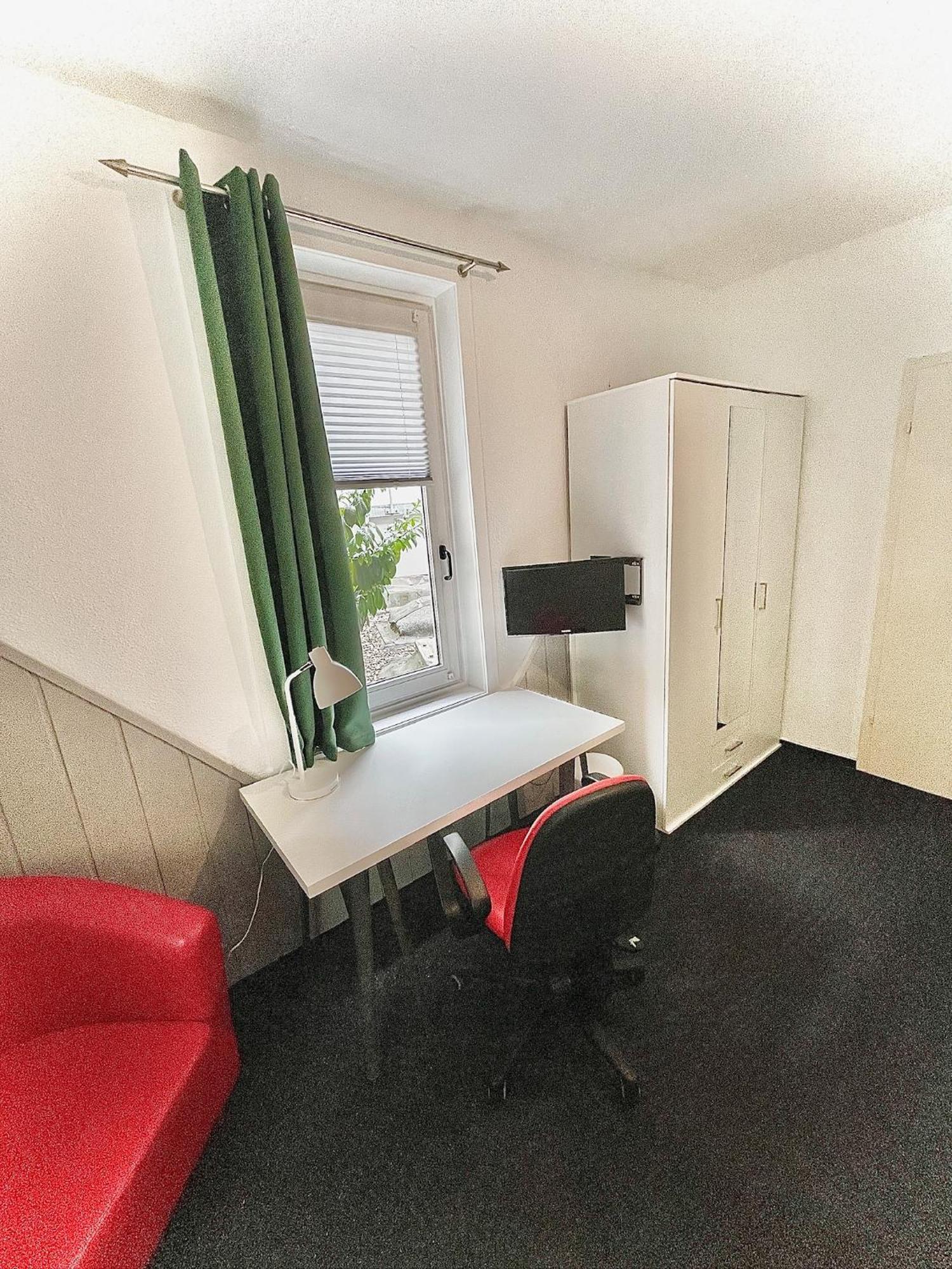 Single Room Shared Shower Toilet