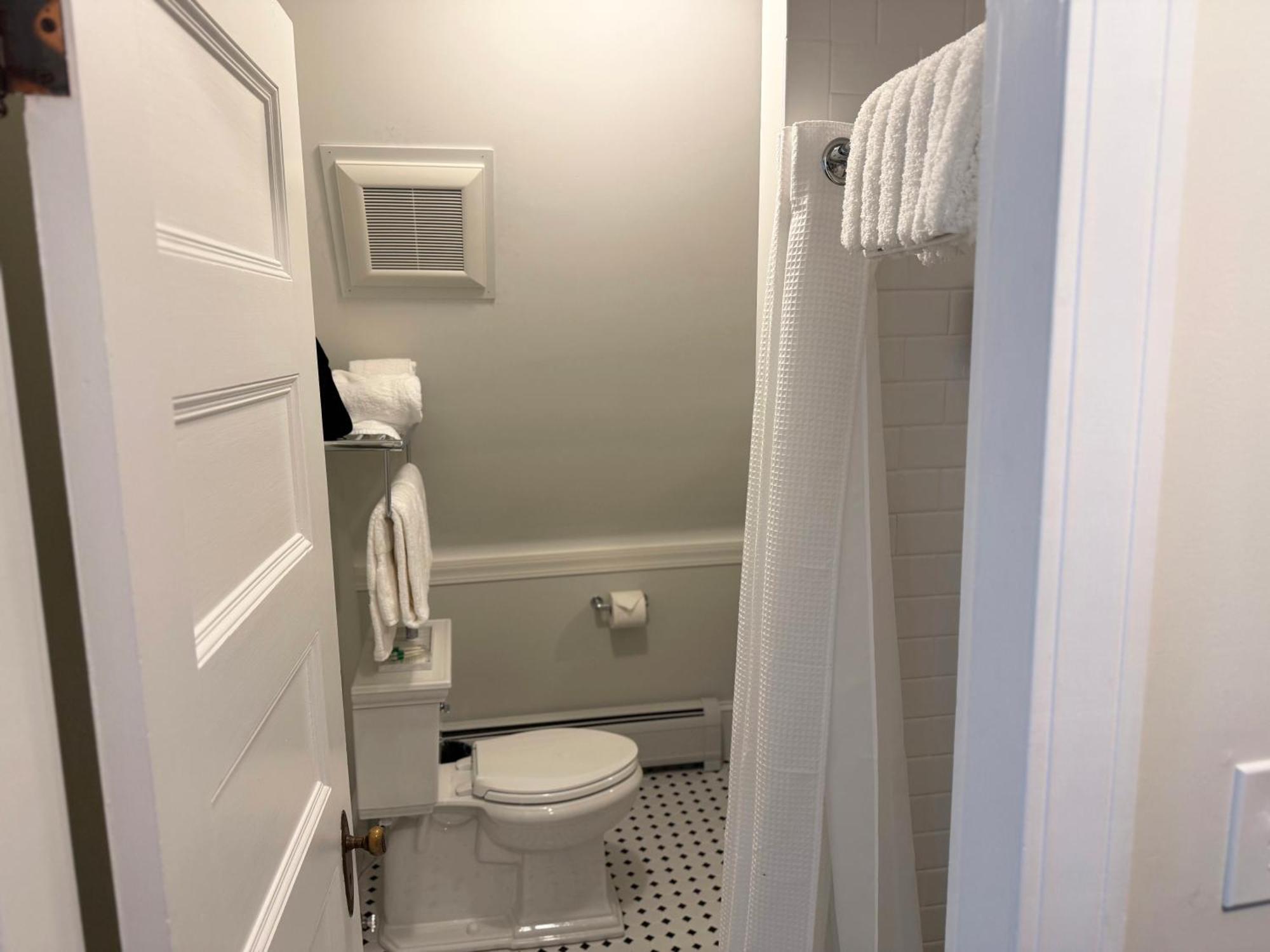 Two-Bedroom Suite,1679620672:JPEG