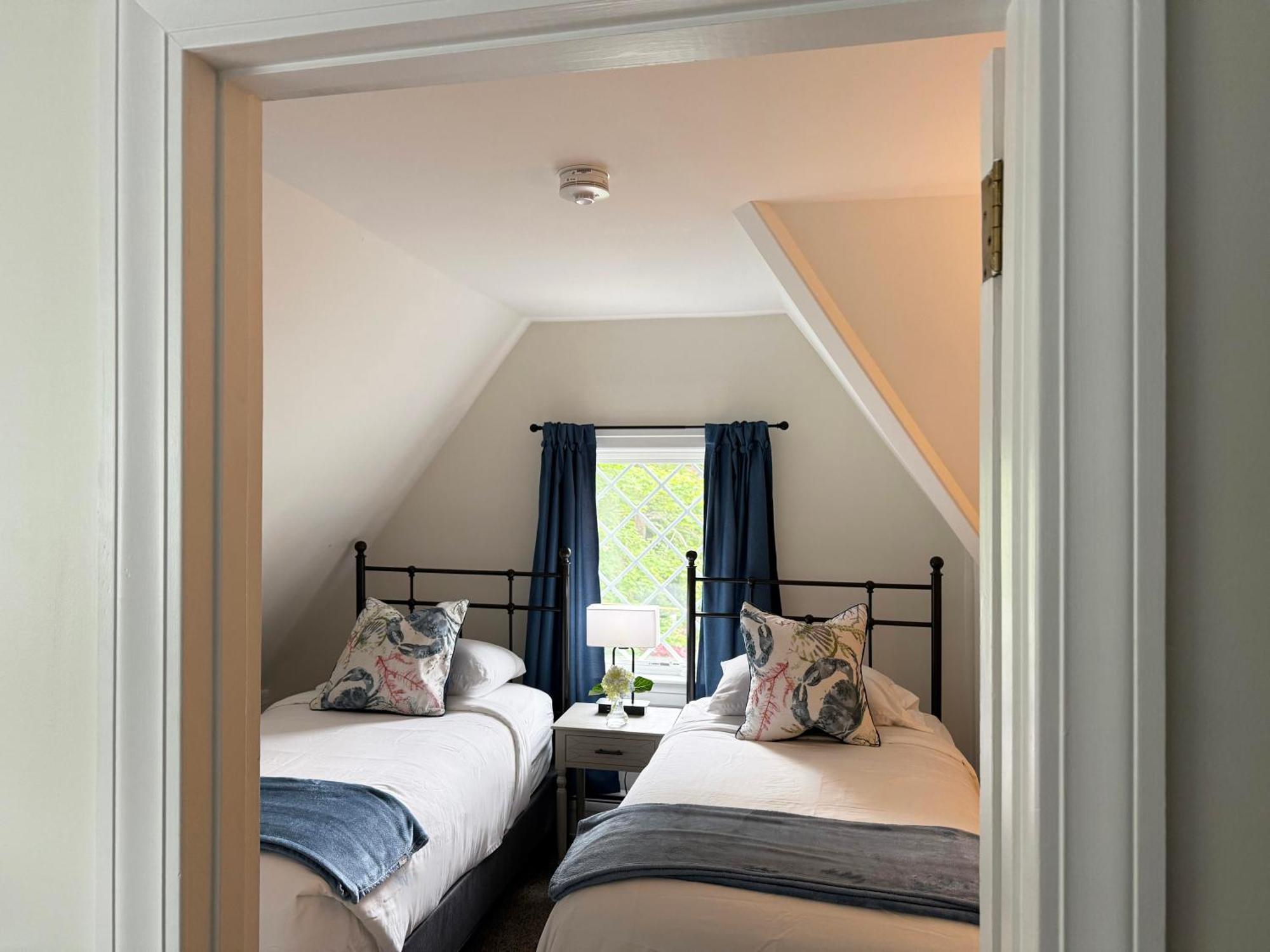 Two-Bedroom Suite,1679620667:JPEG
