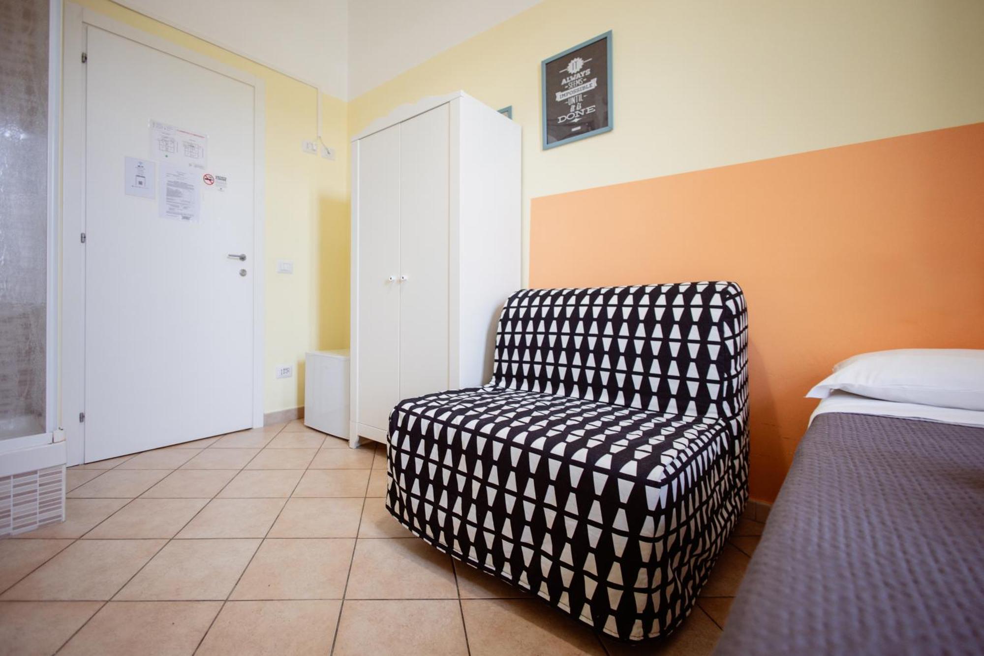 Twin Room Private External Bathroom