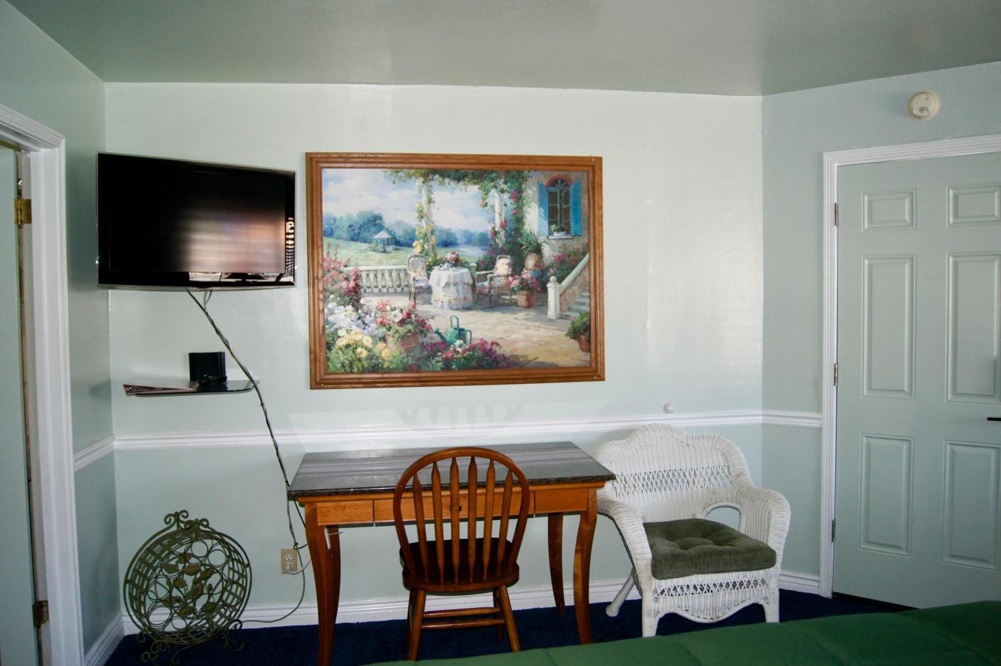 Standard Queen Room