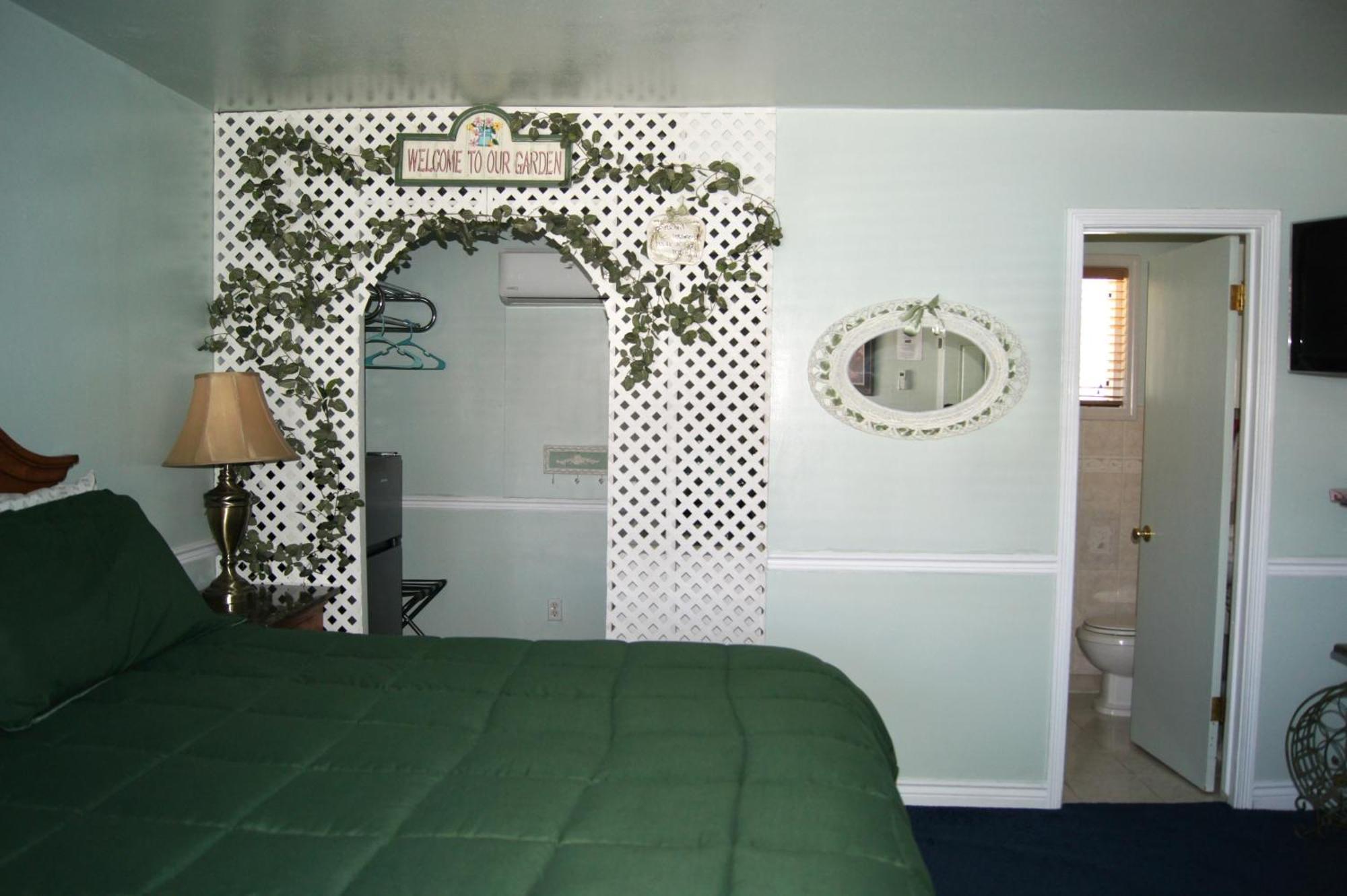 Standard Queen Room