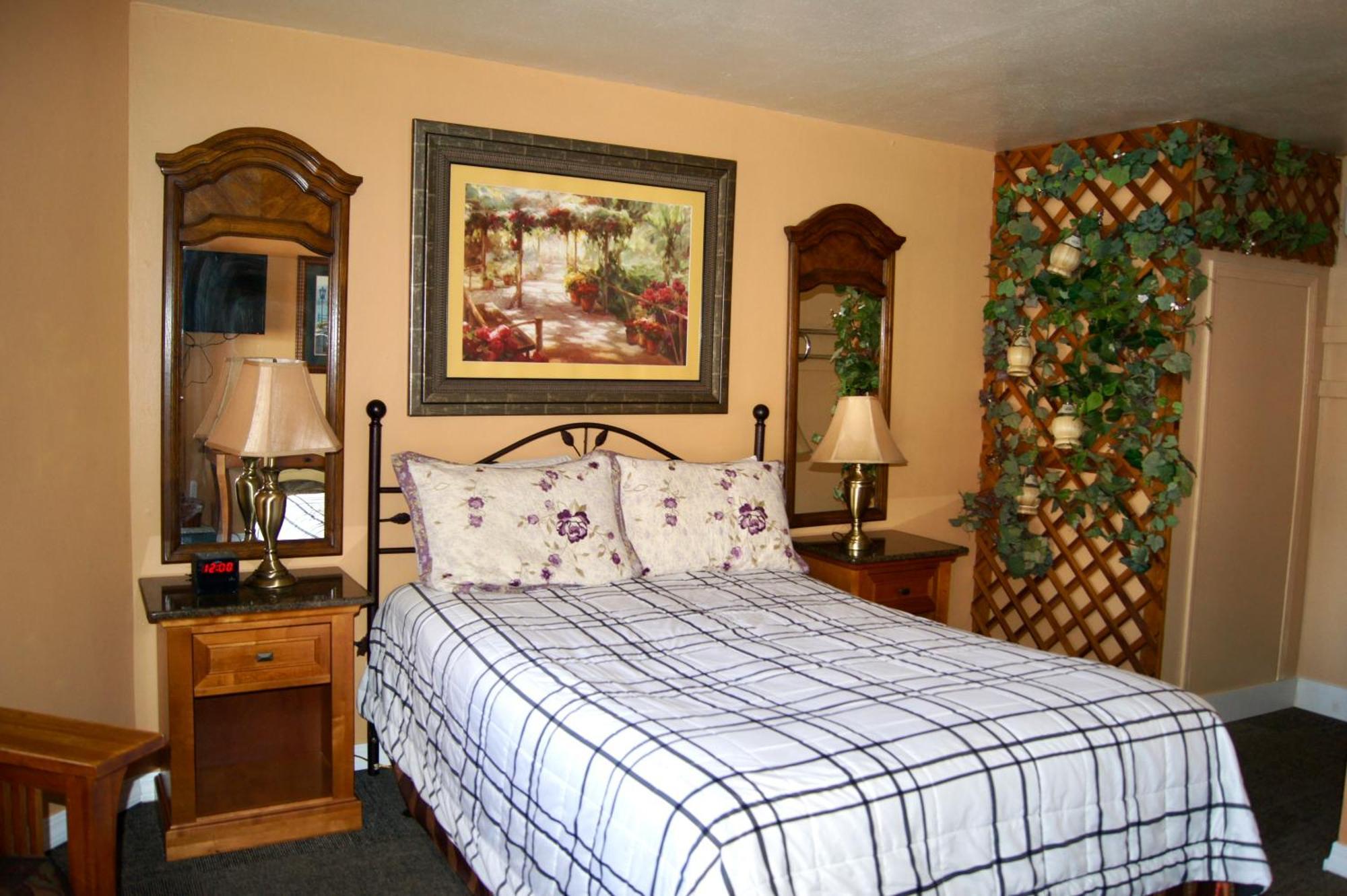 Standard Queen Room