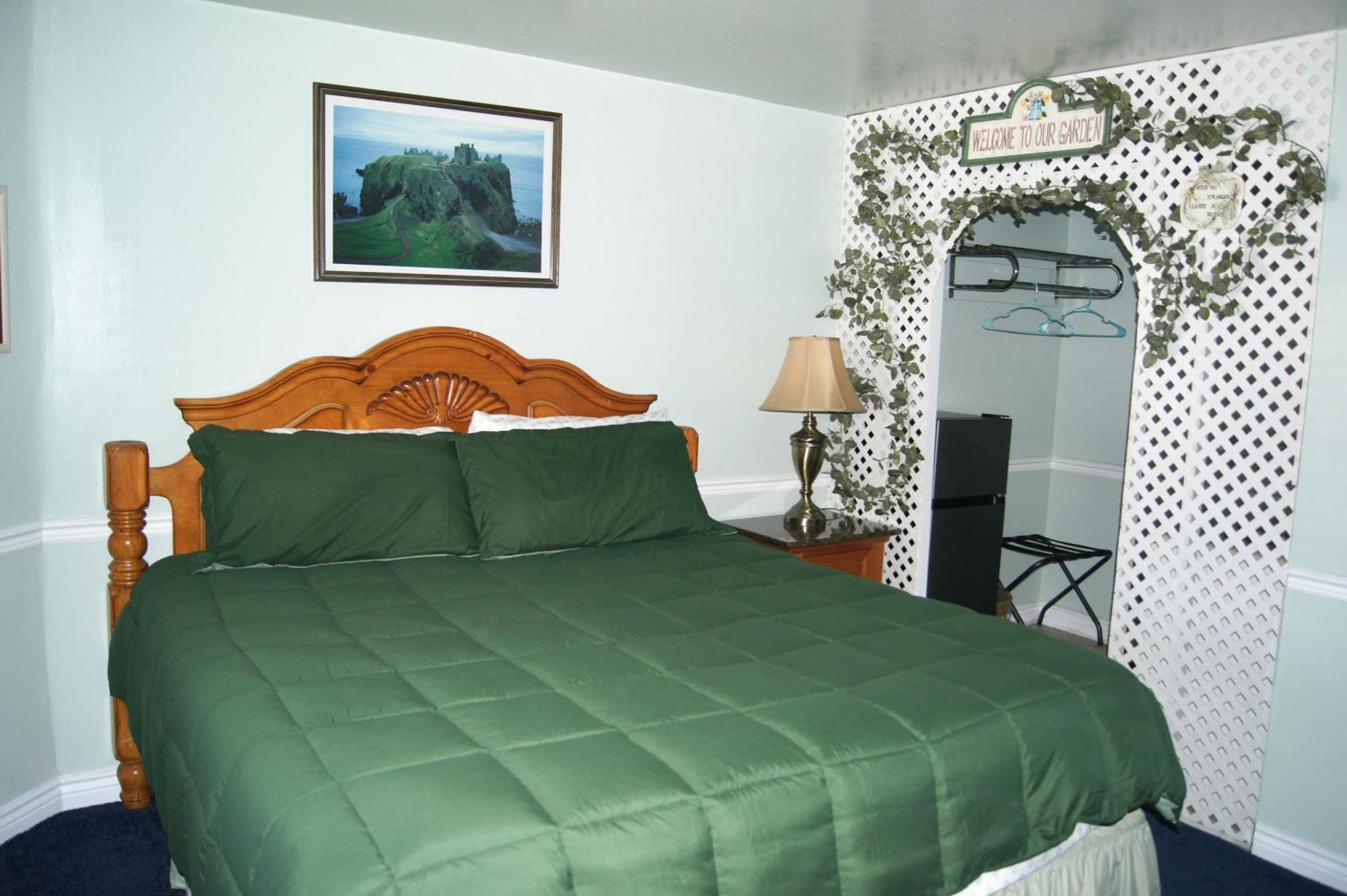 Standard Queen Room