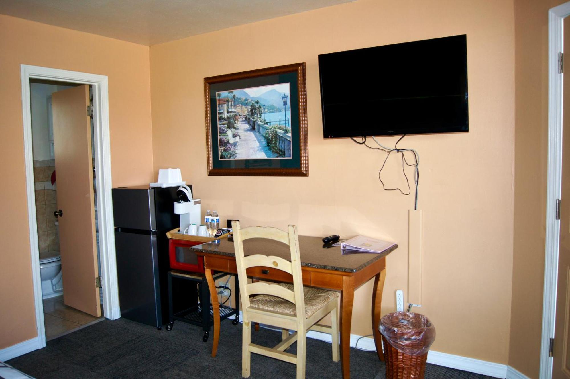 Standard Queen Room