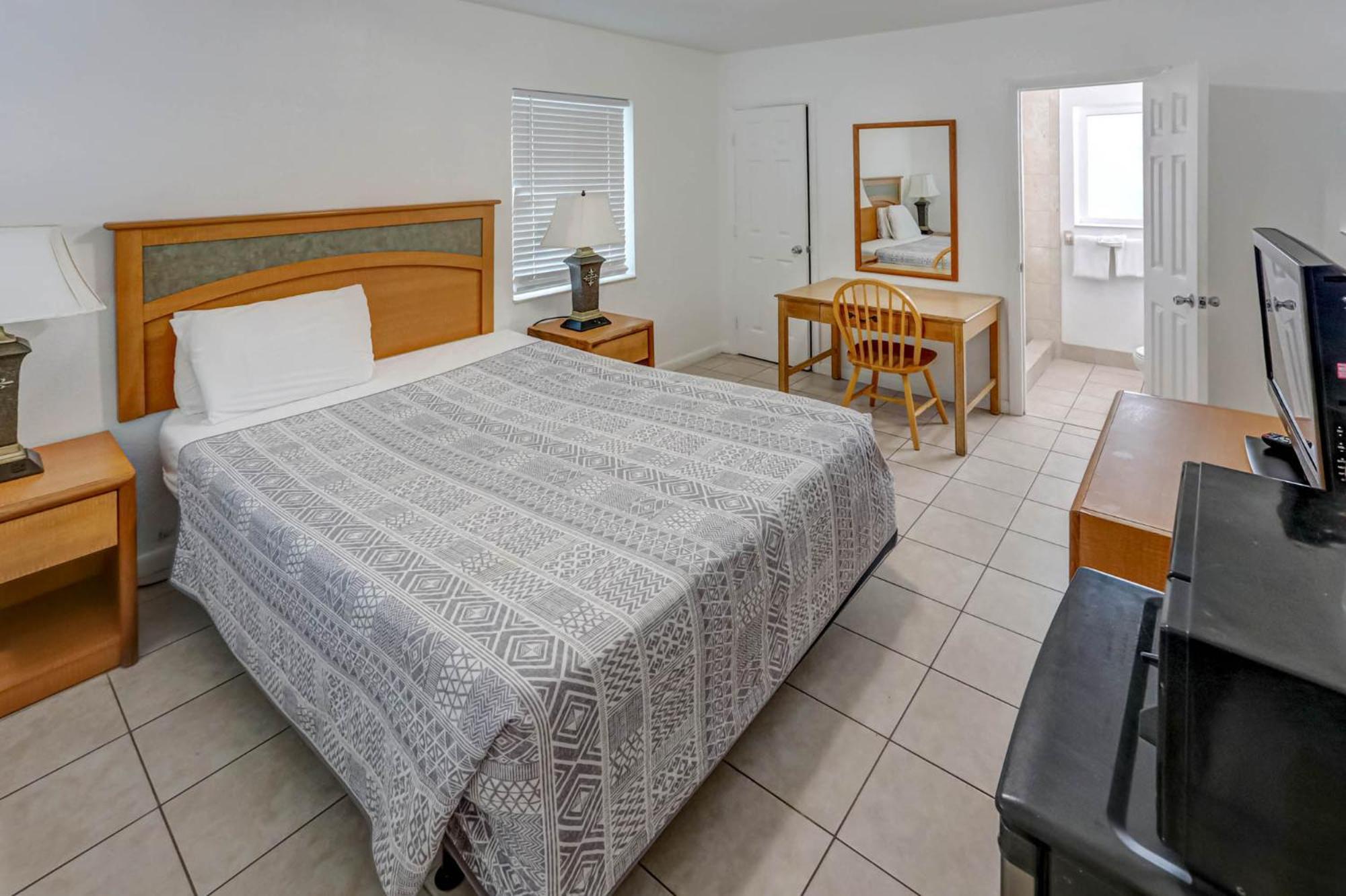 Queen Room Pool View