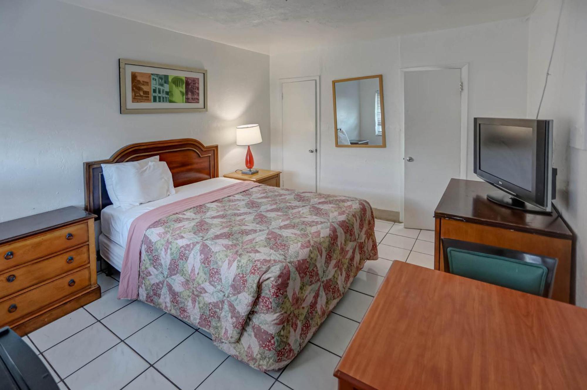 Queen Room Pool View