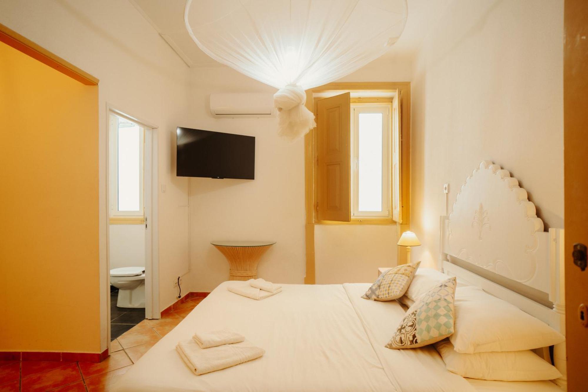 Deluxe Double Room Shower
