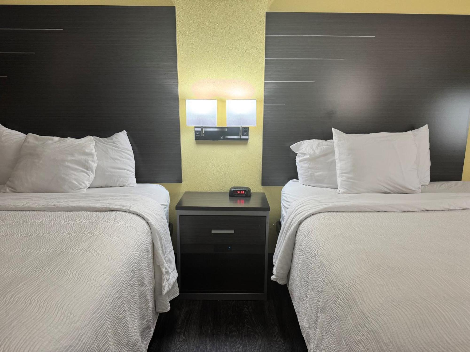 2 Queen Beds Mobility Accessible Room Bathtub w or Grab Bars Non-Smoking,1680580813:JPEG