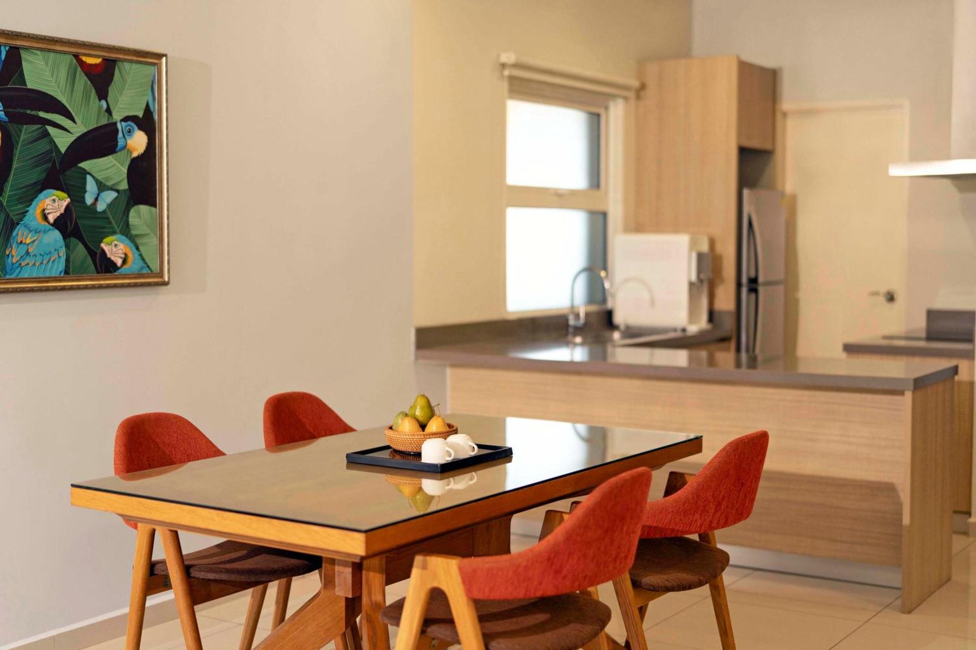 Deluxe Suite Lakeview (1 Bedroom)