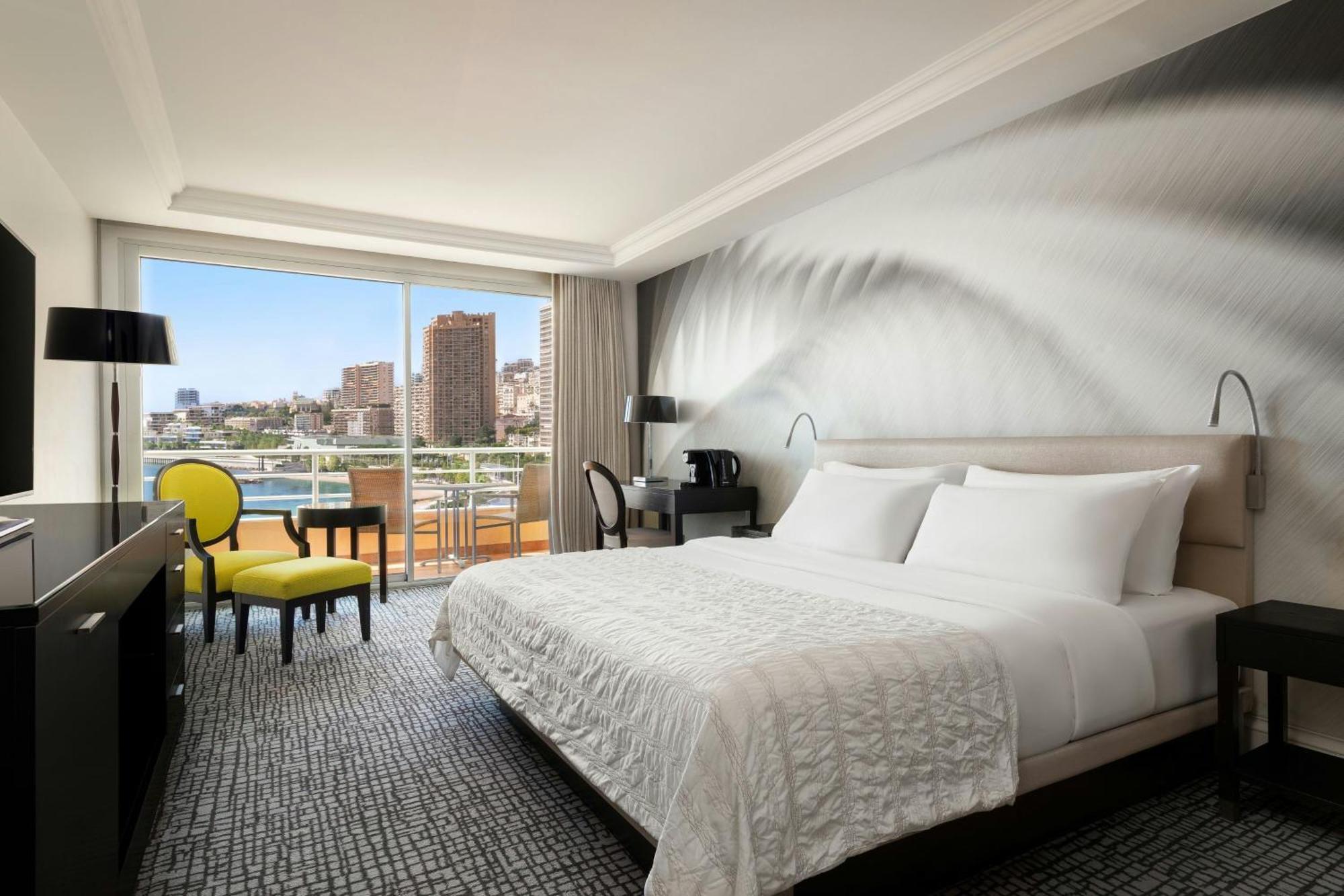 Deluxe Guest room 1 King Partial sea view Balcony