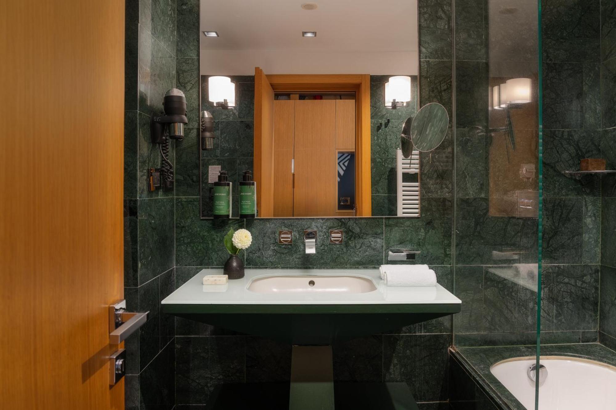 Standard Double Room,1681718409:JPEG