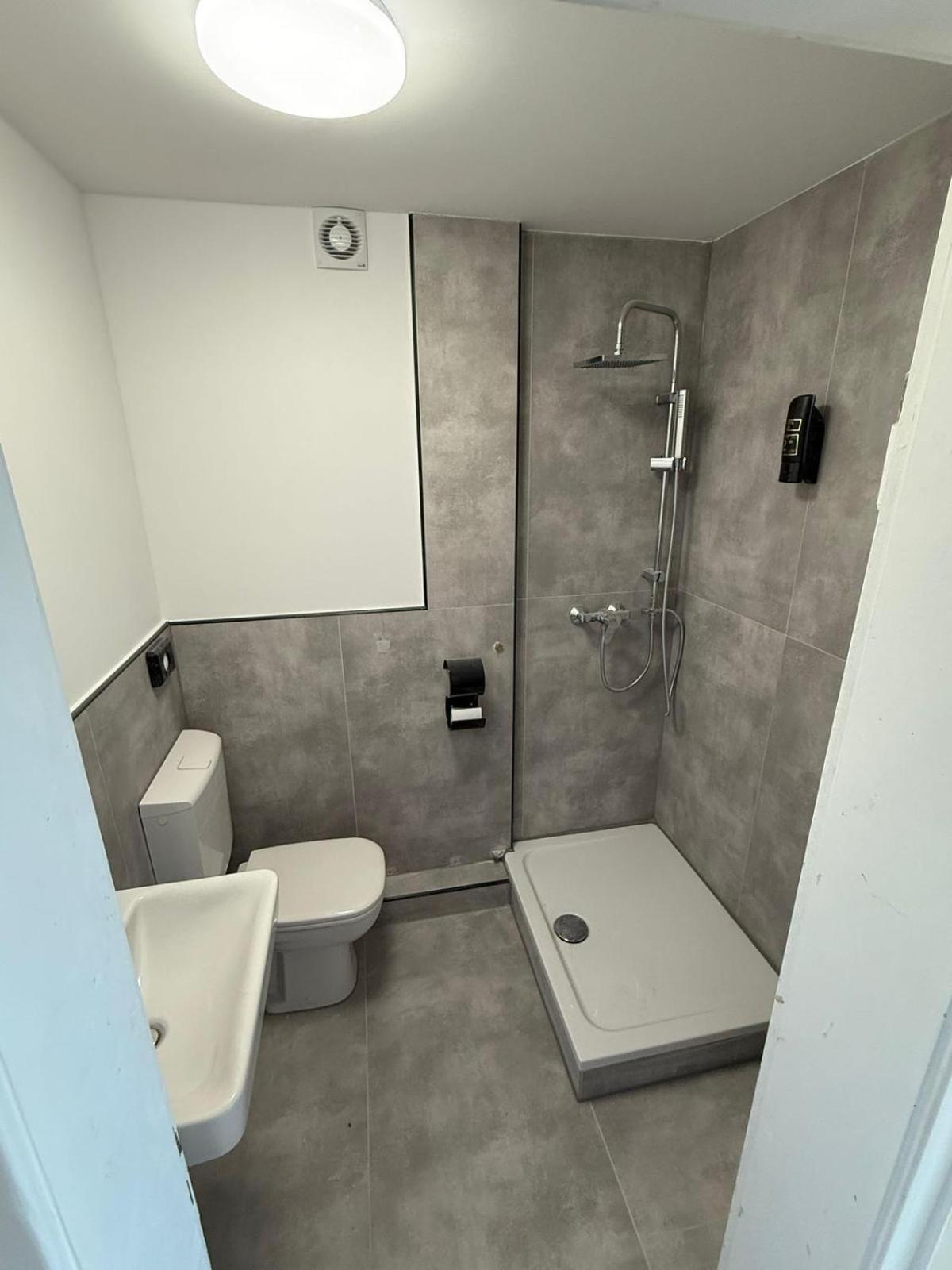 Single Room Bathroom