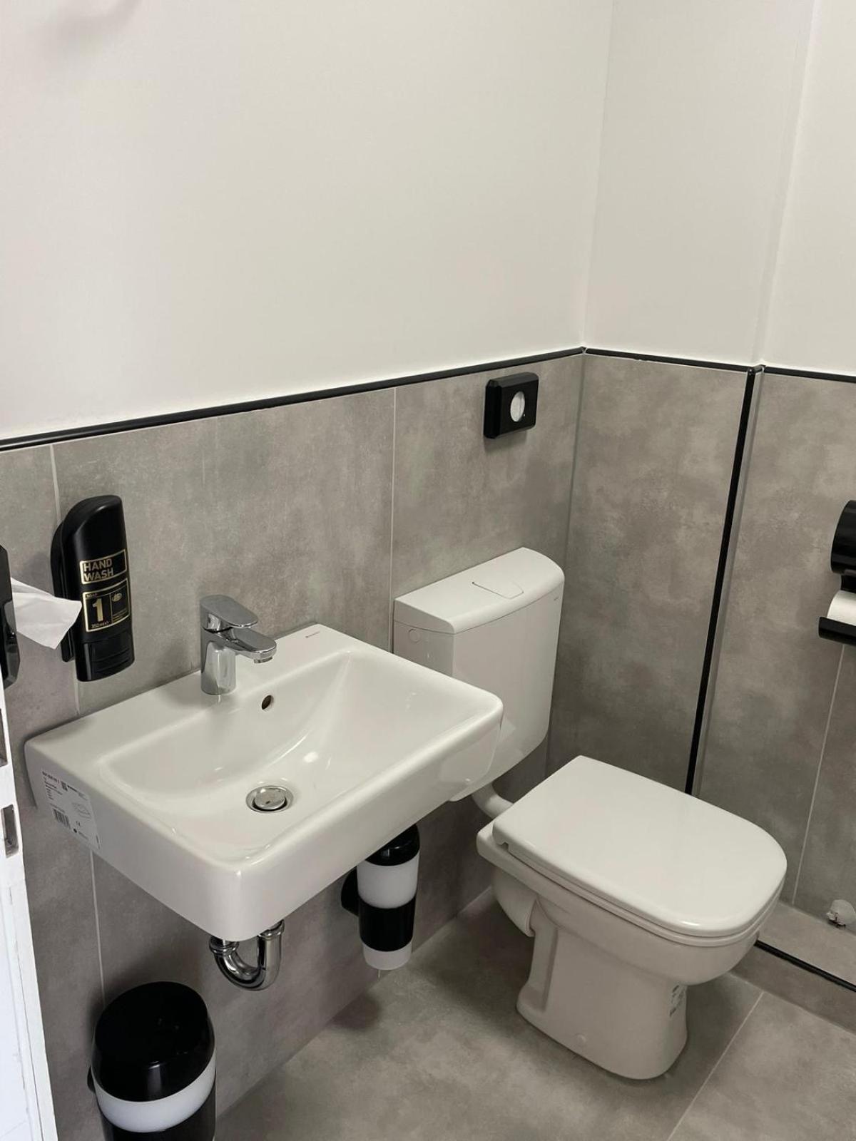 Single Room Bathroom