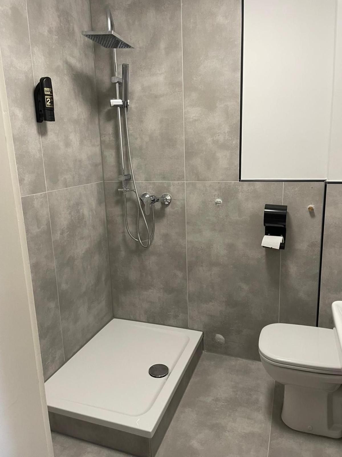 Single Room Bathroom