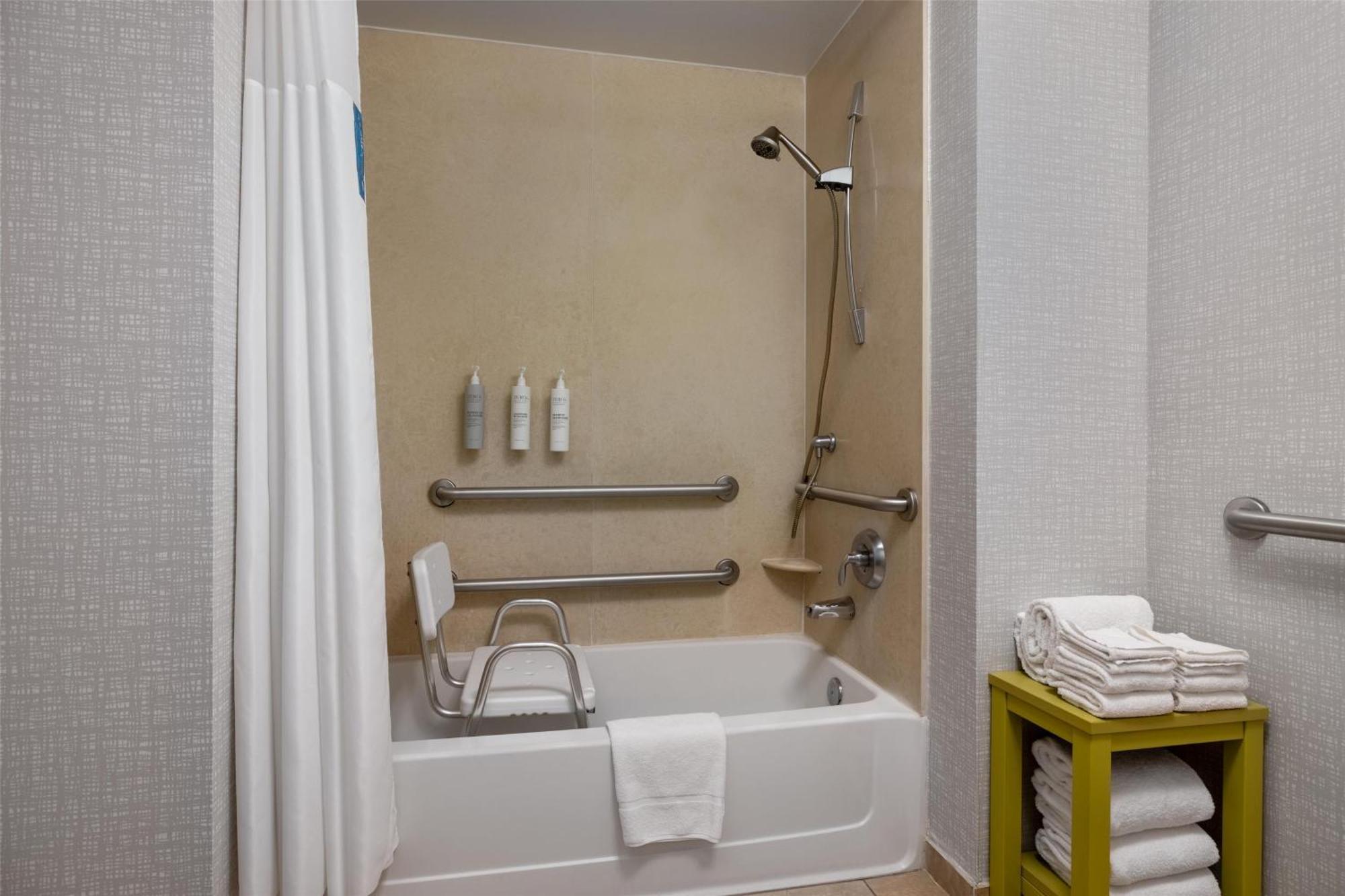 King Room Accessible Tub Mobility Hearing Access or Non-Smoking